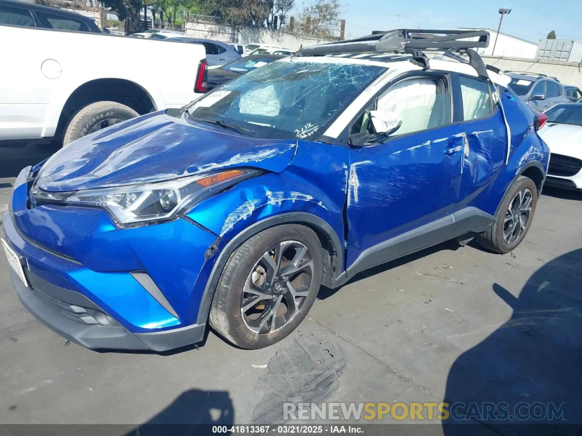 2 fotografías del automóvil dañado JTNKHMBX5K1043079 TOYOTA C-HR 2019