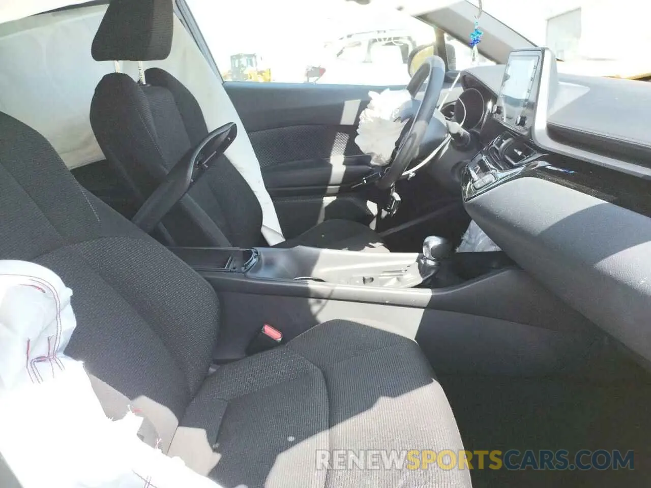 5 fotografías del automóvil dañado JTNKHMBX5K1047360 TOYOTA C-HR 2019