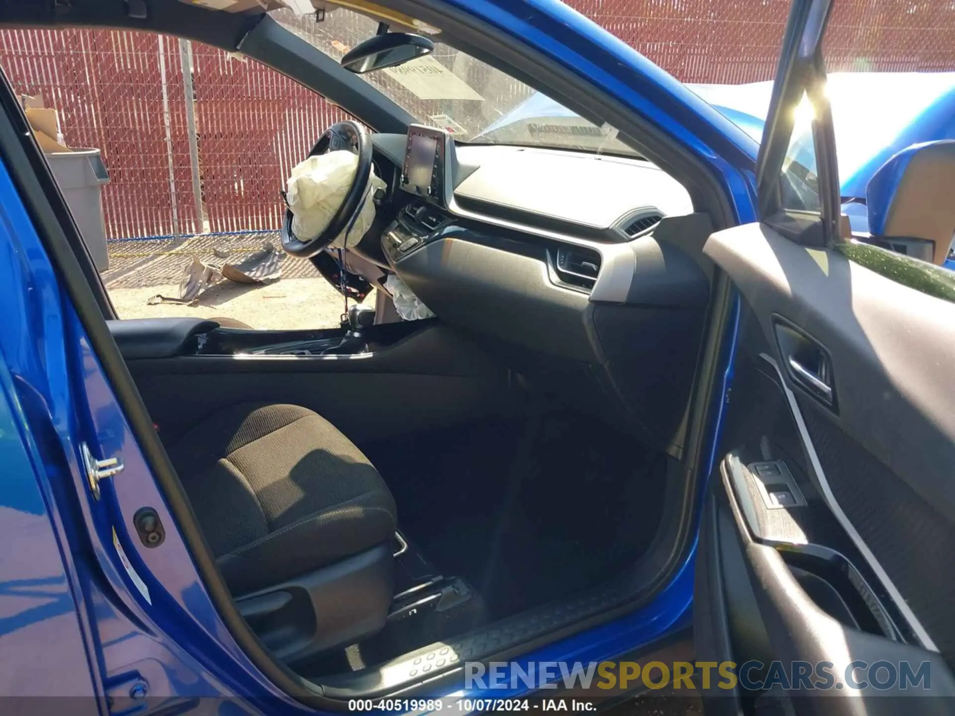 5 fotografías del automóvil dañado JTNKHMBX7K1062412 TOYOTA C-HR 2019