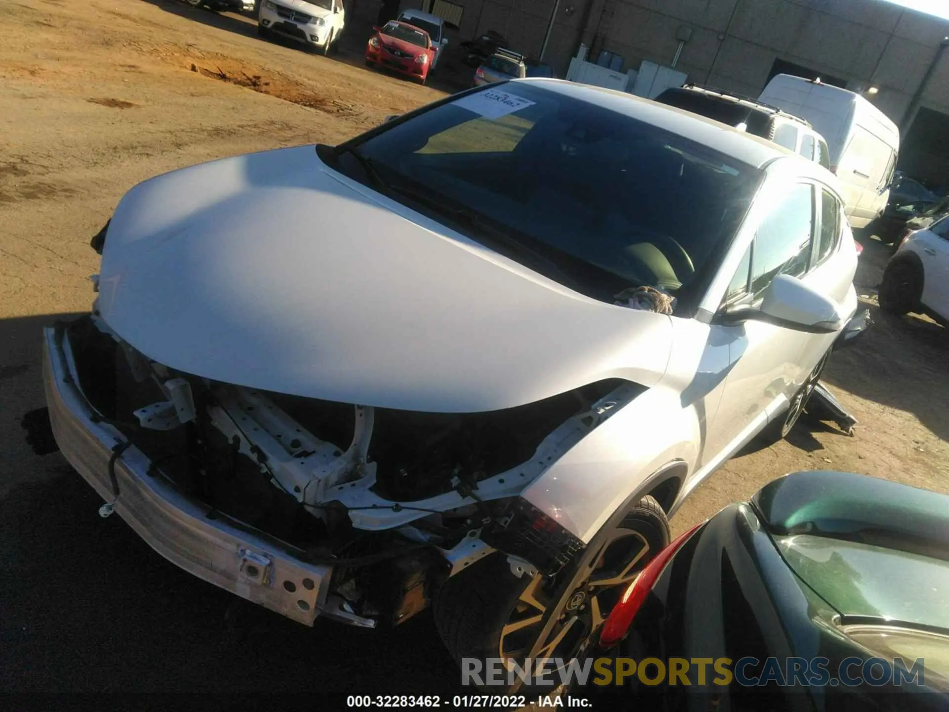 2 fotografías del automóvil dañado JTNKHMBX8K1023361 TOYOTA C-HR 2019