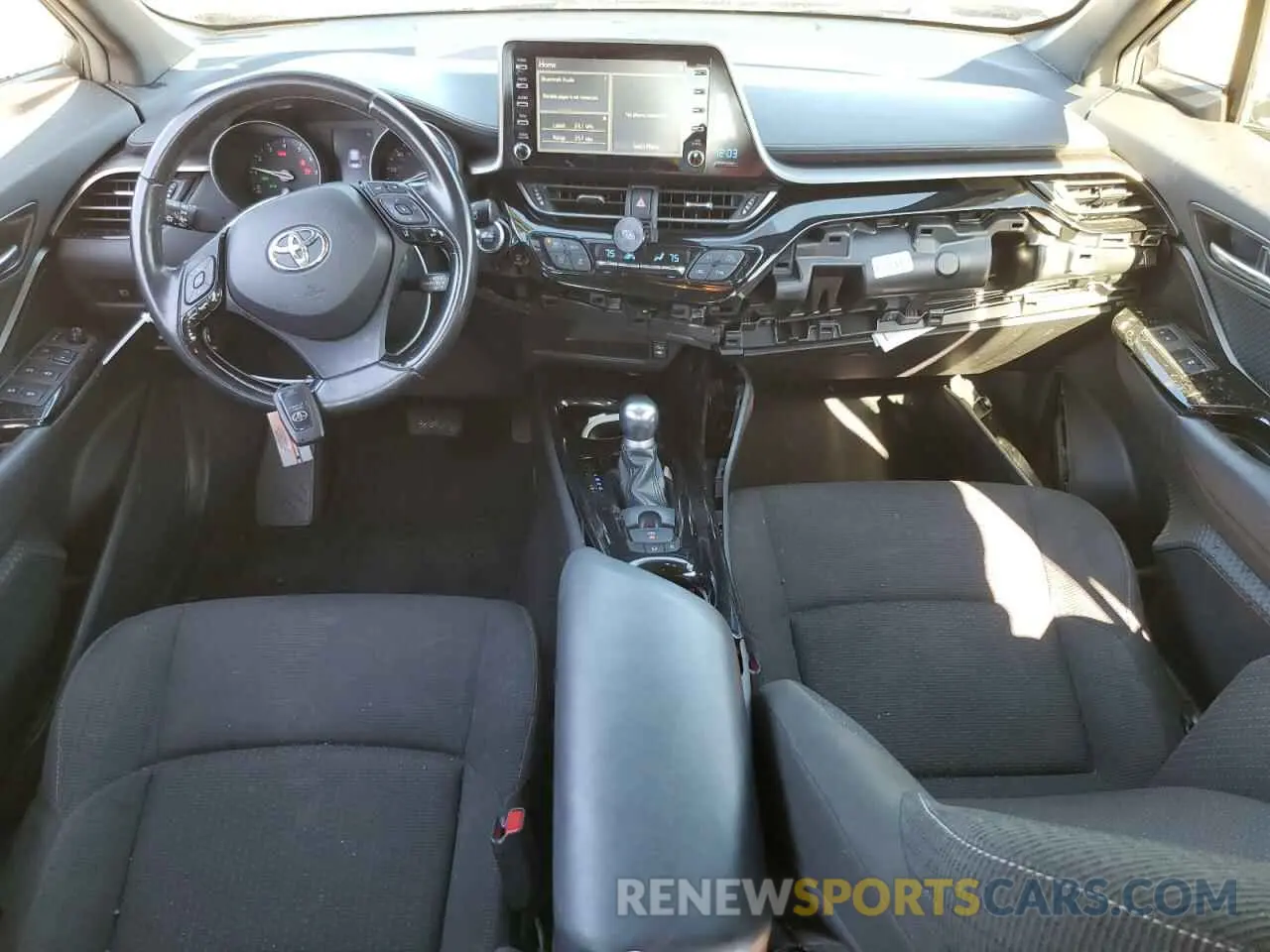 8 fotografías del automóvil dañado JTNKHMBX8K1036434 TOYOTA C-HR 2019