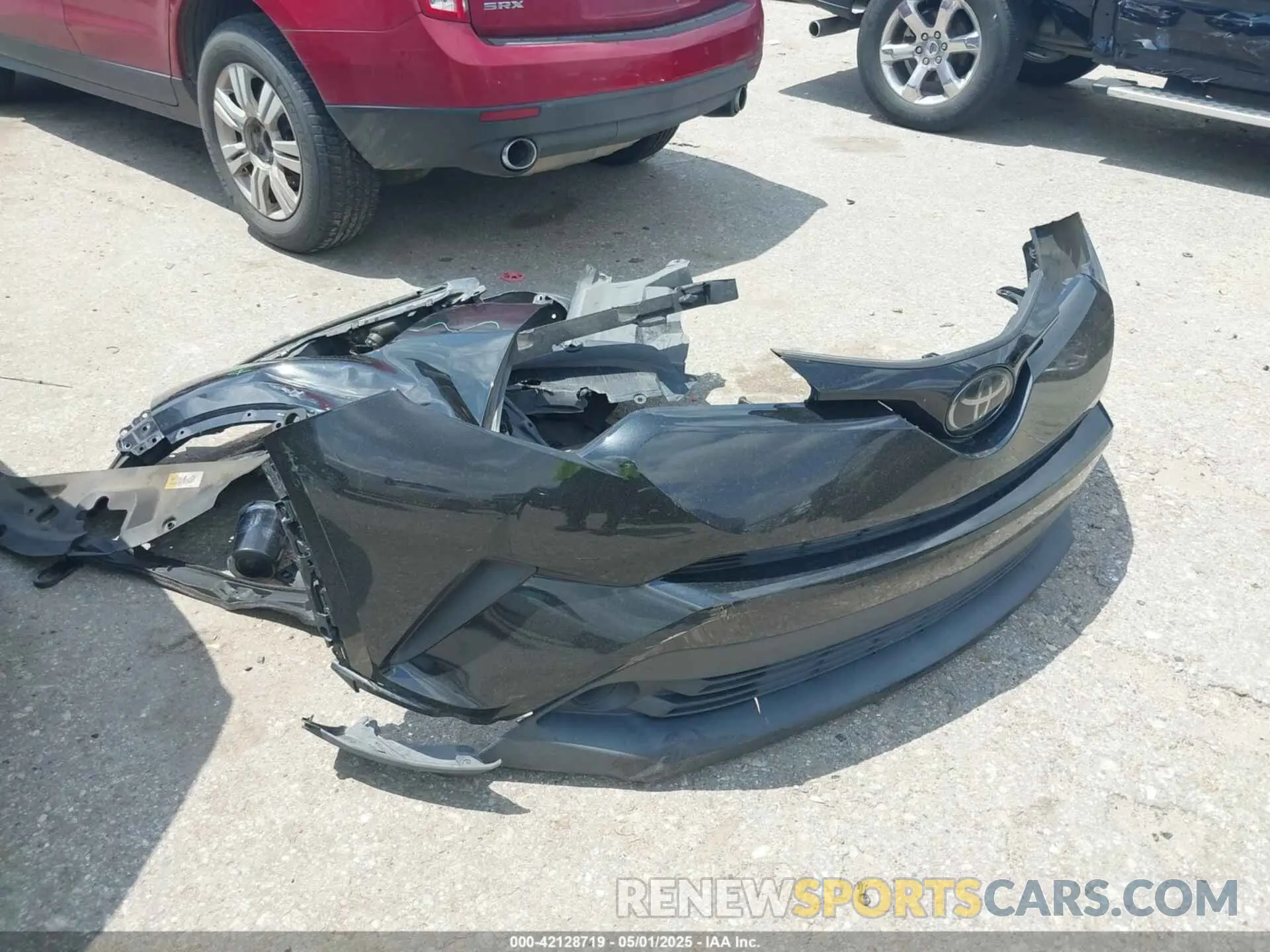 12 fotografías del automóvil dañado JTNKHMBX8K1036868 TOYOTA C-HR 2019