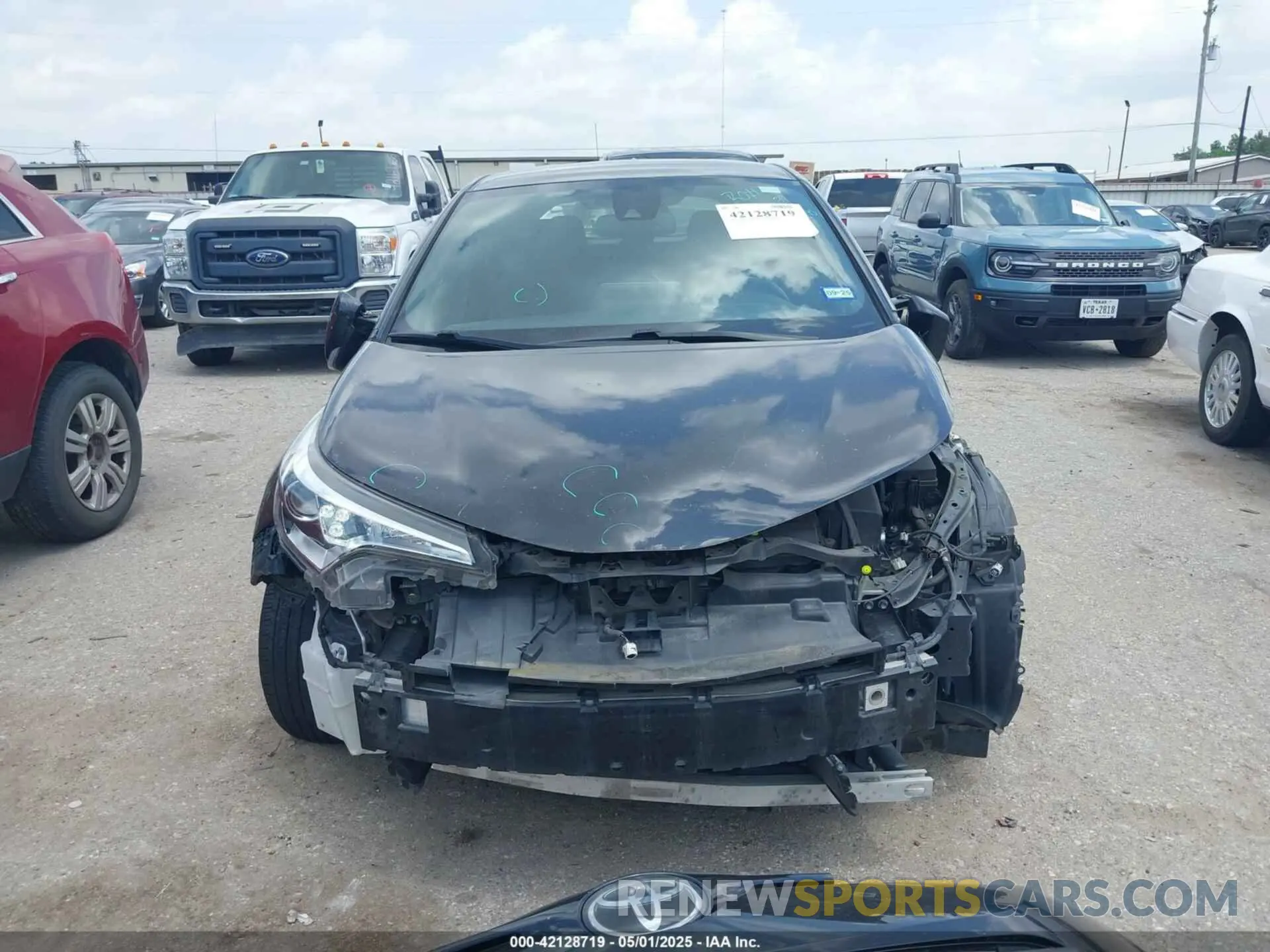 13 fotografías del automóvil dañado JTNKHMBX8K1036868 TOYOTA C-HR 2019