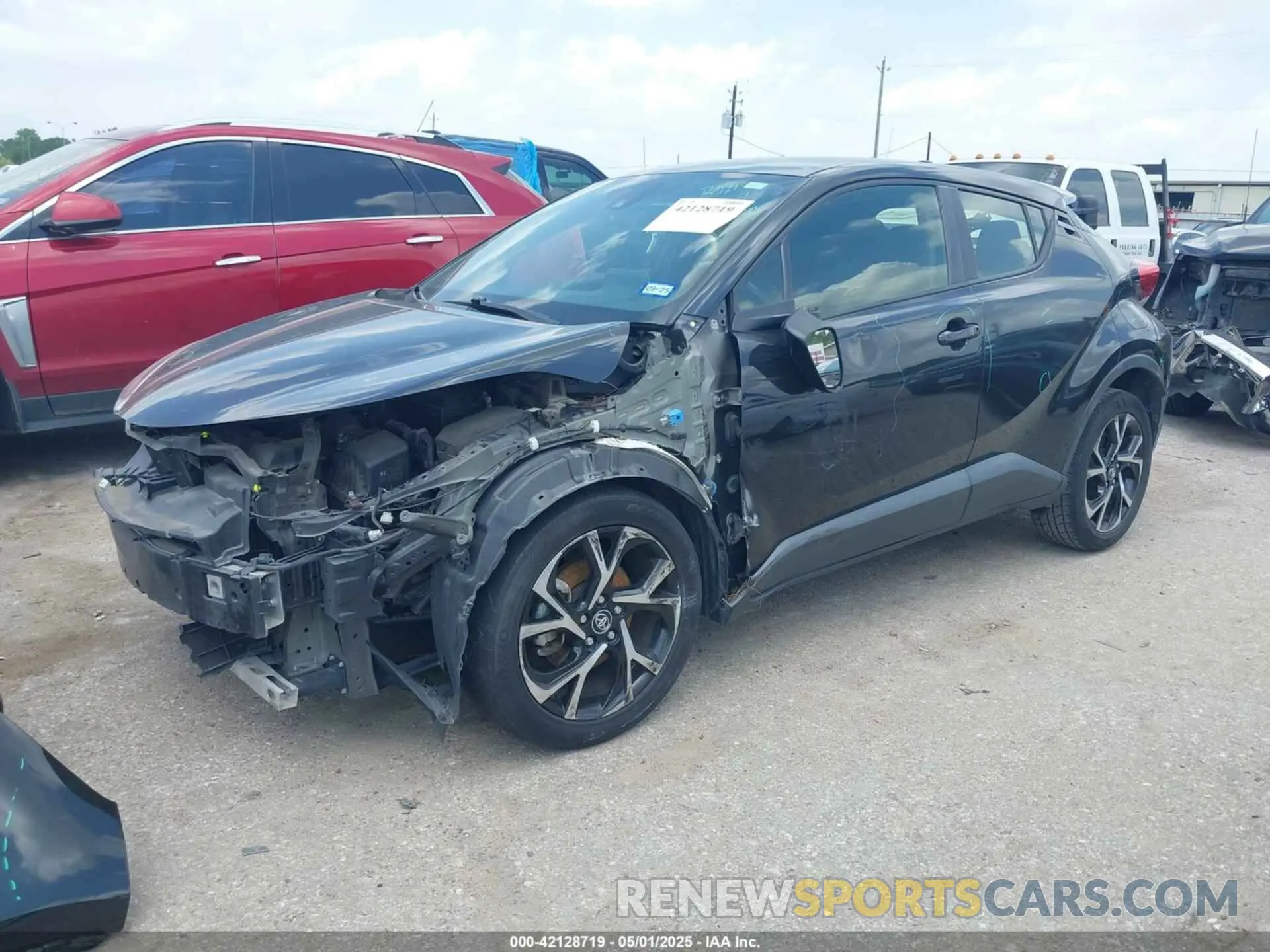2 fotografías del automóvil dañado JTNKHMBX8K1036868 TOYOTA C-HR 2019