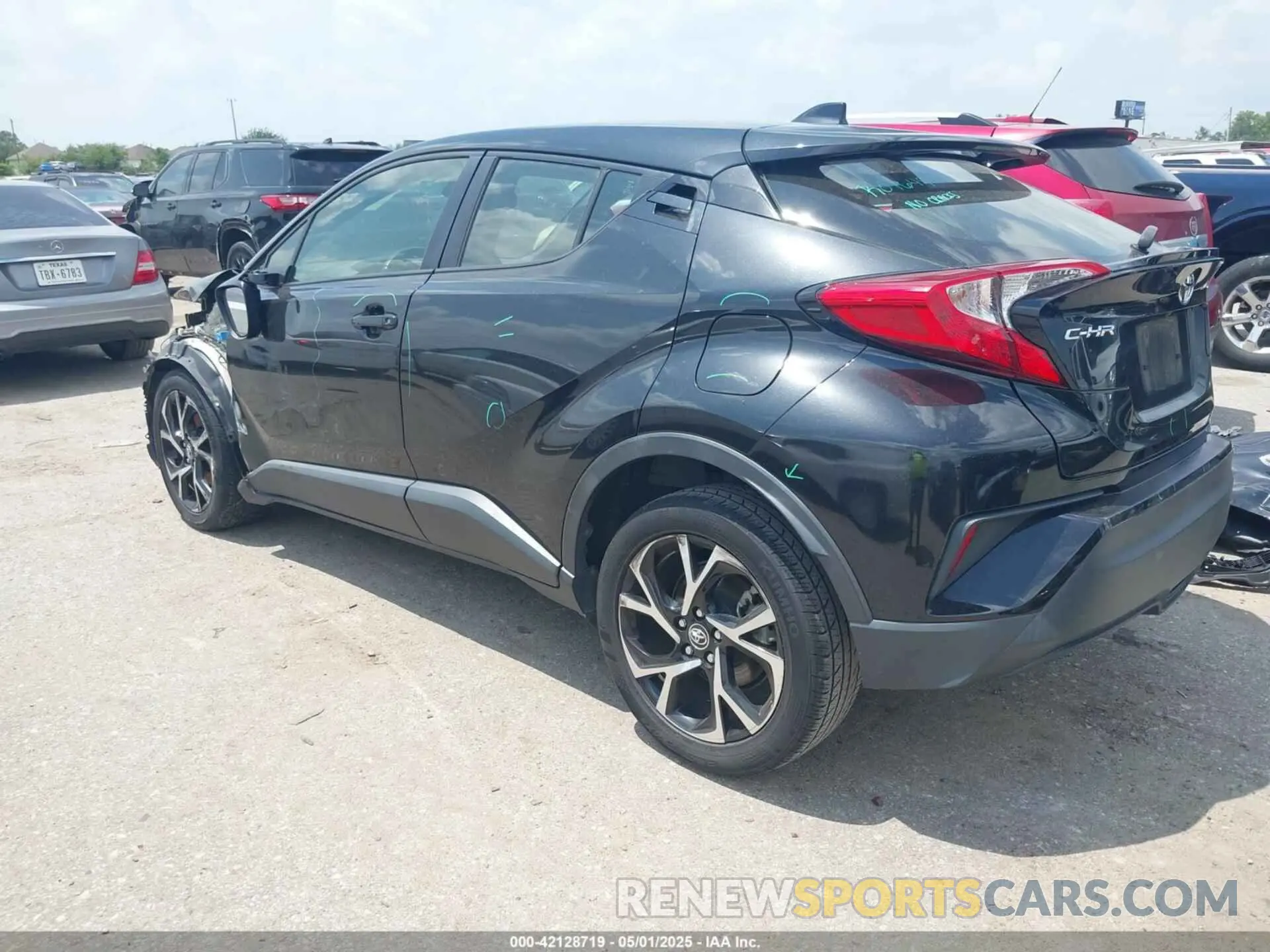 3 fotografías del automóvil dañado JTNKHMBX8K1036868 TOYOTA C-HR 2019