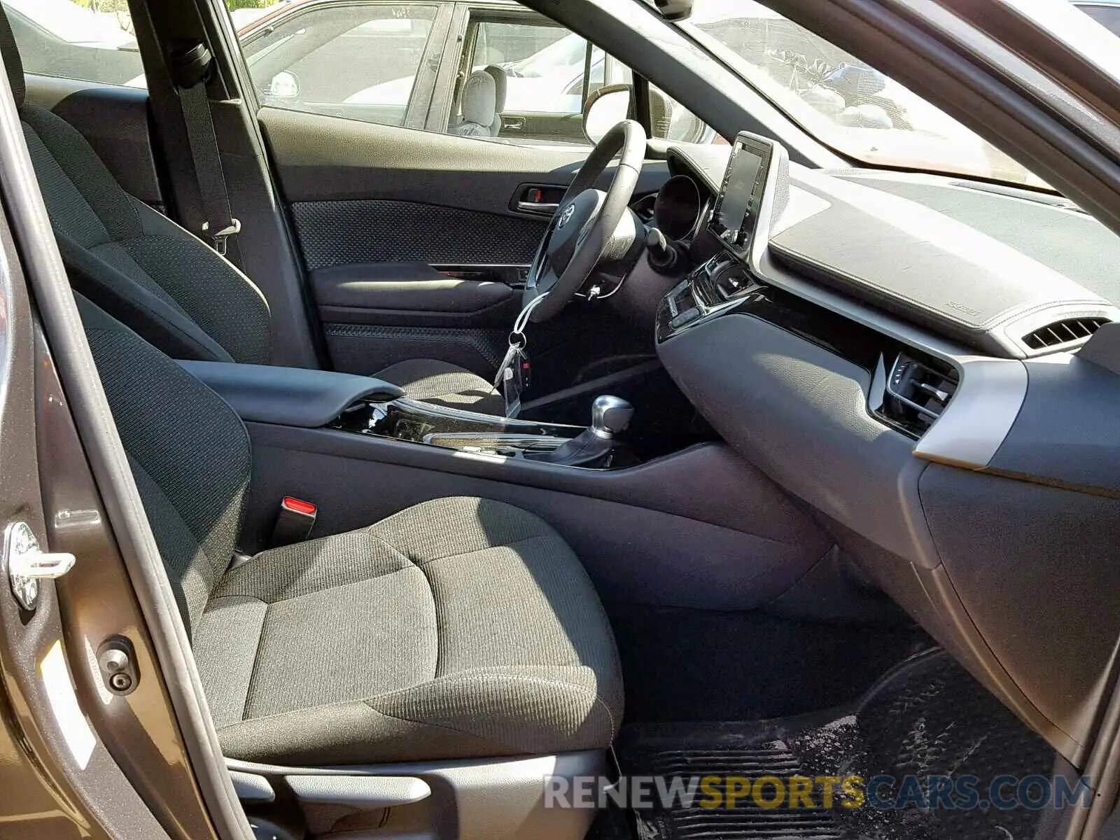 5 fotografías del automóvil dañado JTNKHMBX9K1037639 TOYOTA C-HR 2019
