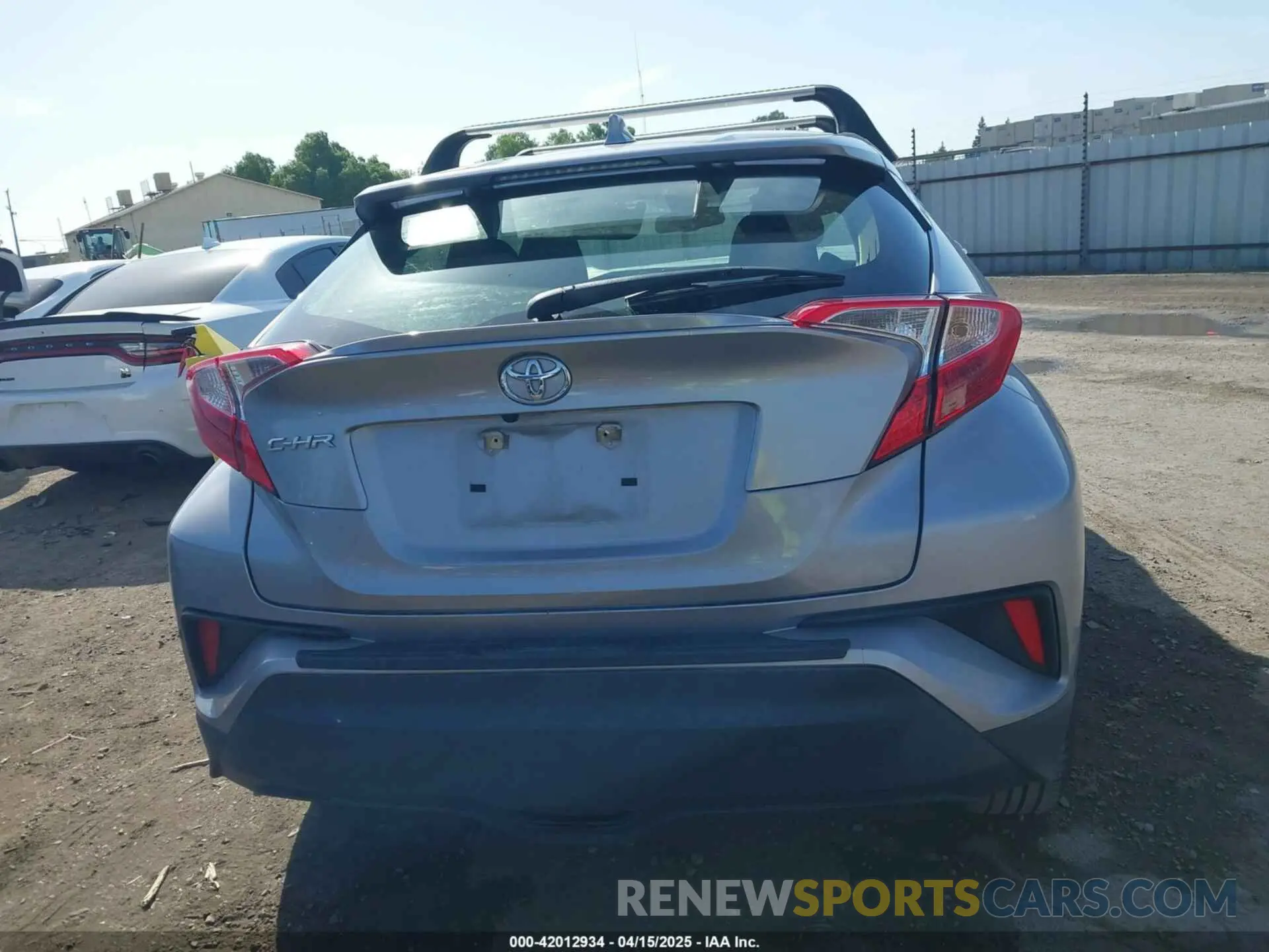 16 fotografías del automóvil dañado JTNKHMBX9K1044591 TOYOTA C-HR 2019