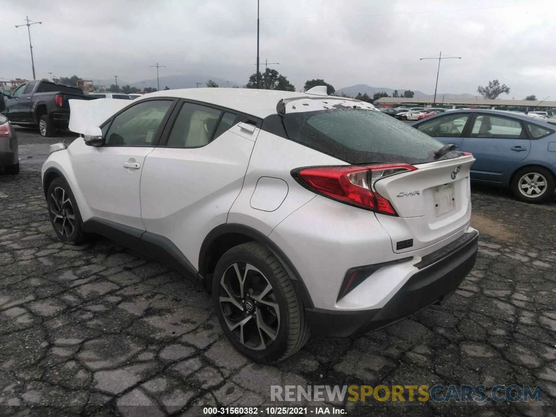 3 fotografías del automóvil dañado JTNKHMBXXK1015035 TOYOTA C-HR 2019