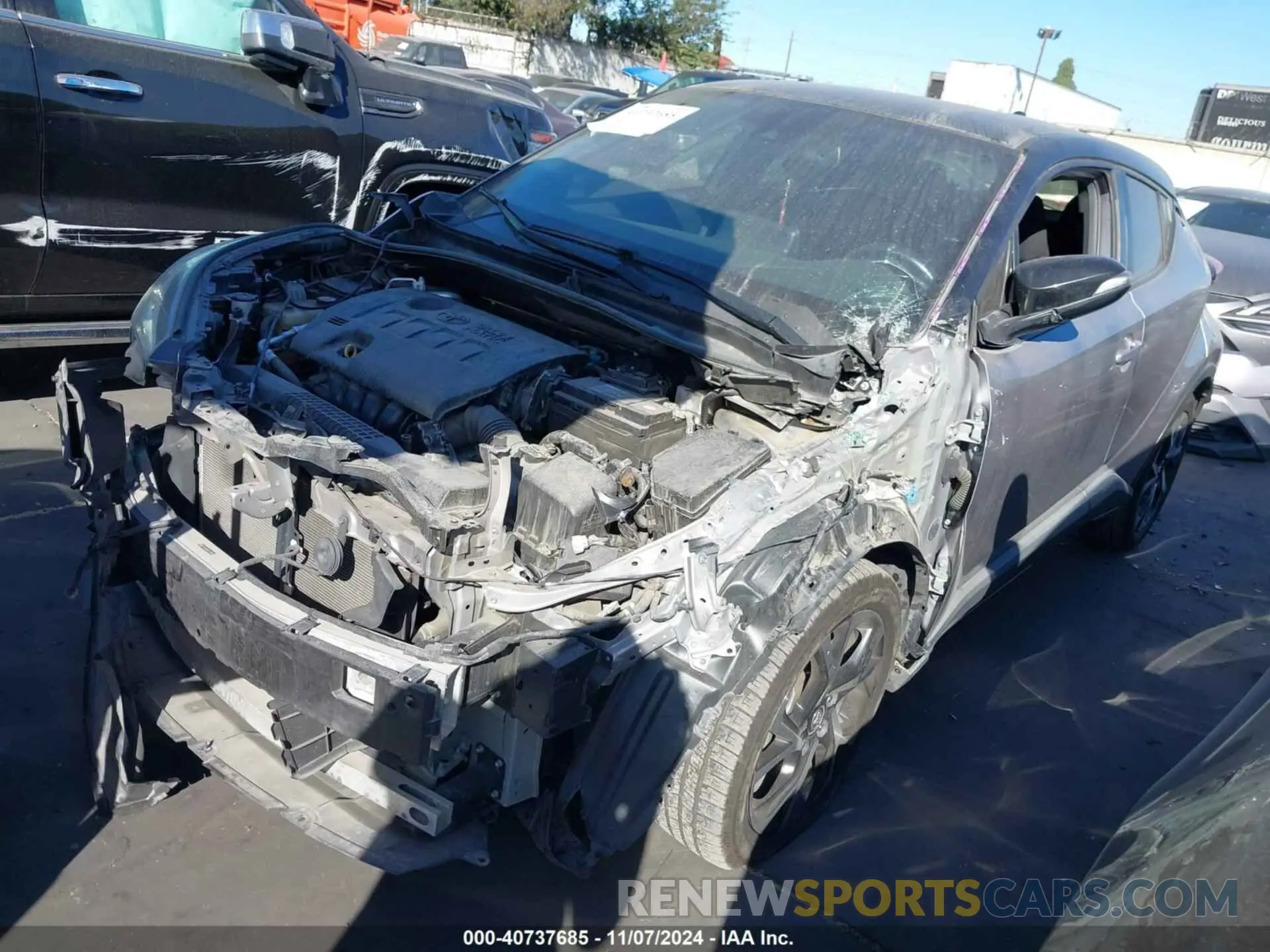 2 fotografías del automóvil dañado JTNKHMBXXK1020946 TOYOTA C-HR 2019