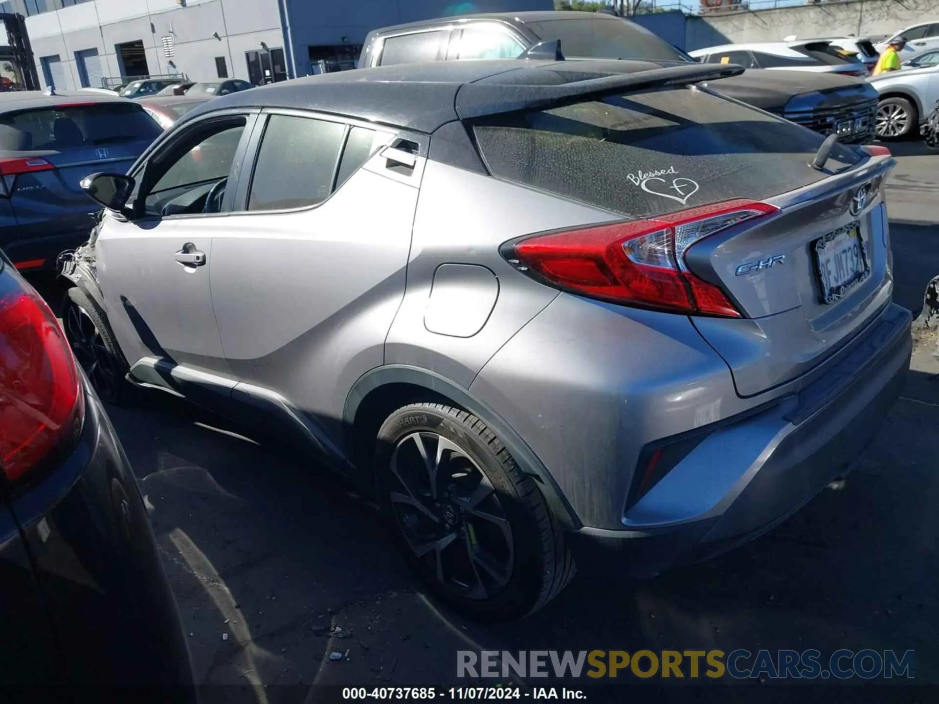 3 fotografías del automóvil dañado JTNKHMBXXK1020946 TOYOTA C-HR 2019