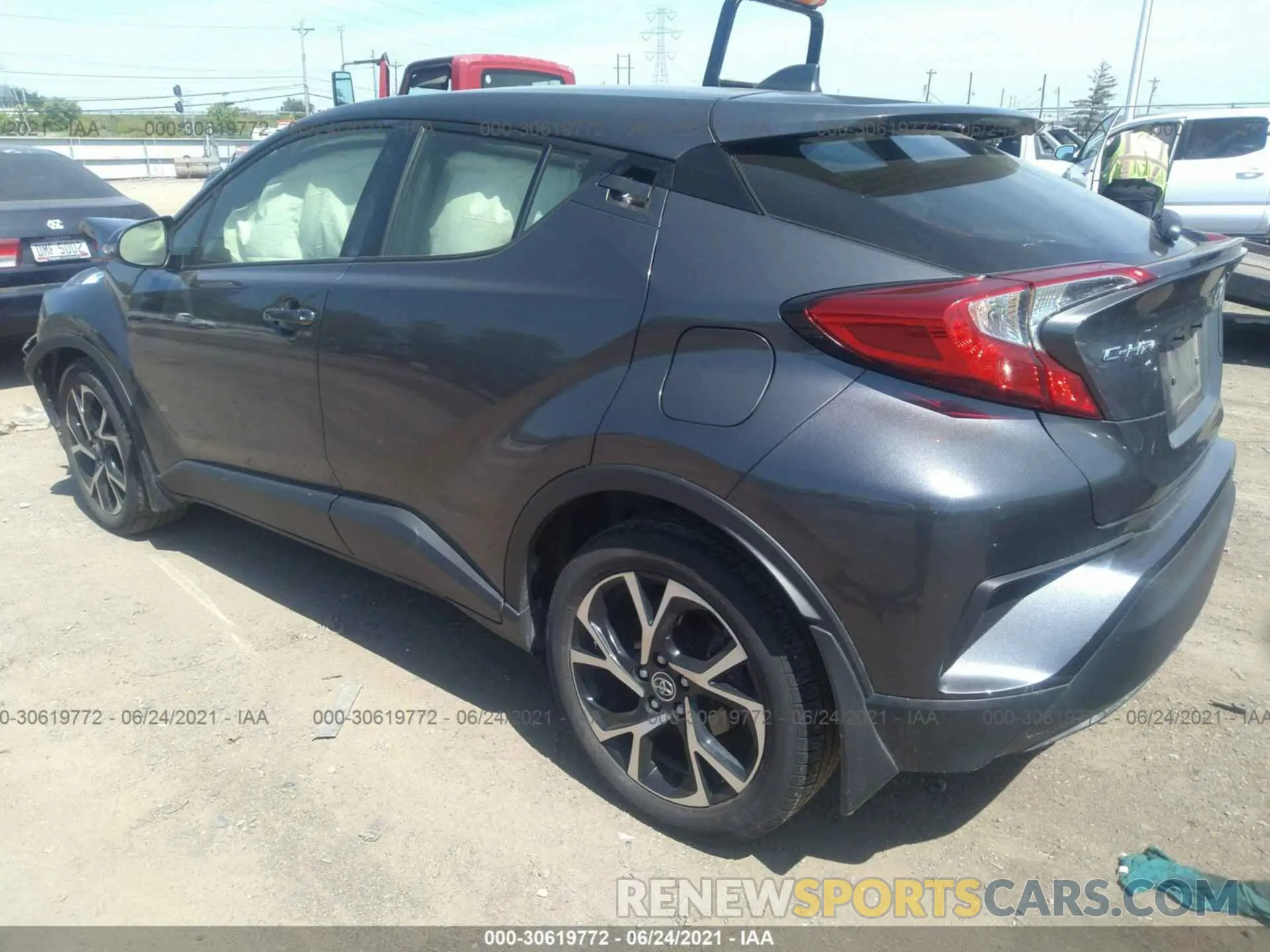 3 fotografías del automóvil dañado JTNKHMBXXK1053509 TOYOTA C-HR 2019