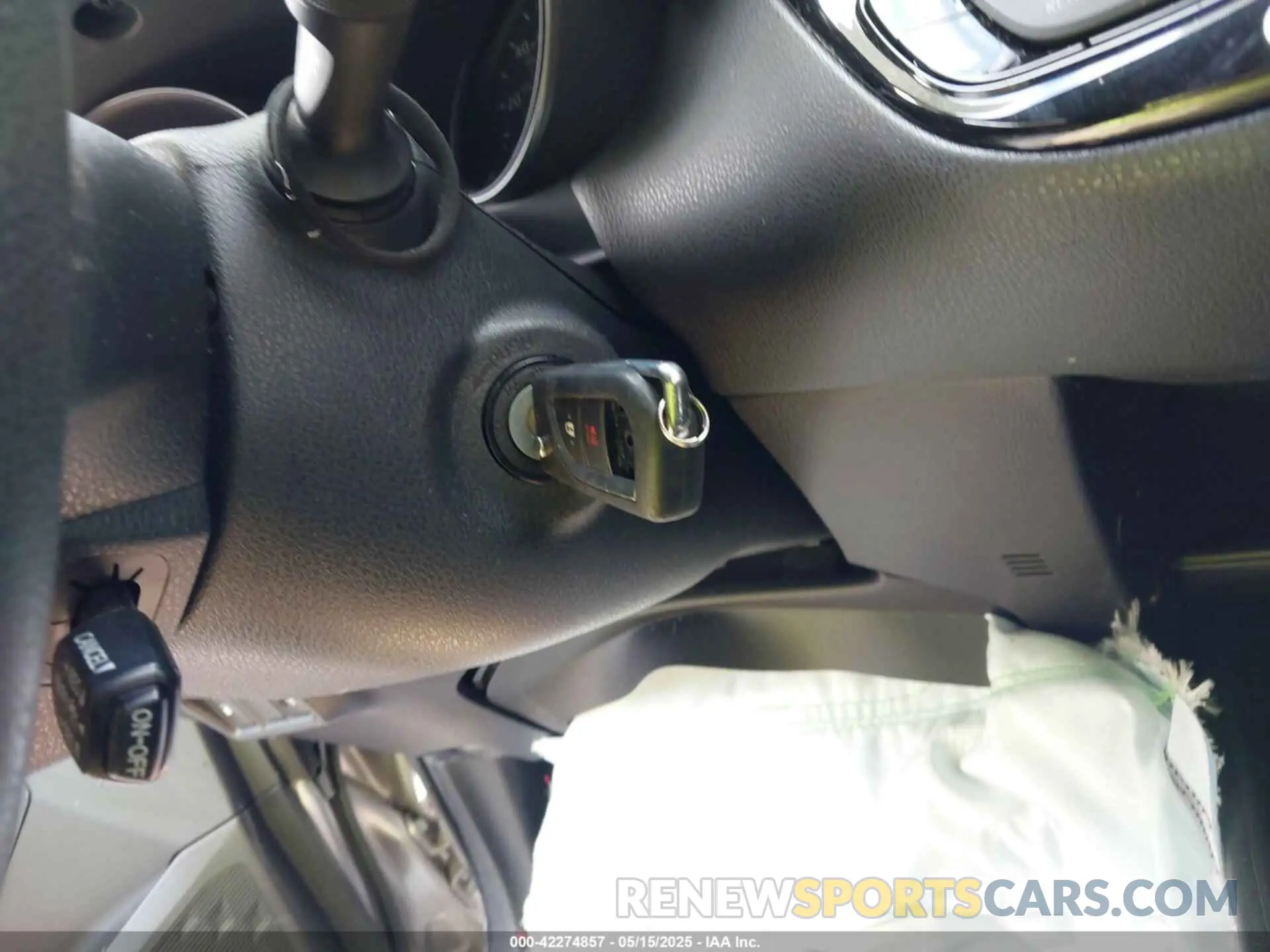11 fotografías del automóvil dañado JTNKHMBXXK1060315 TOYOTA C-HR 2019