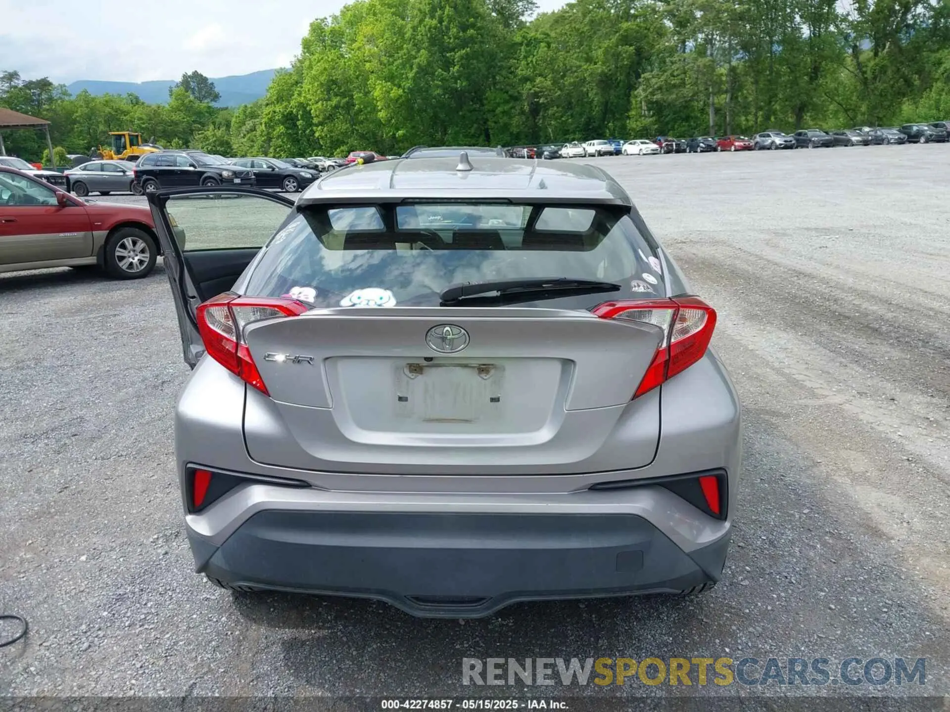 17 fotografías del automóvil dañado JTNKHMBXXK1060315 TOYOTA C-HR 2019