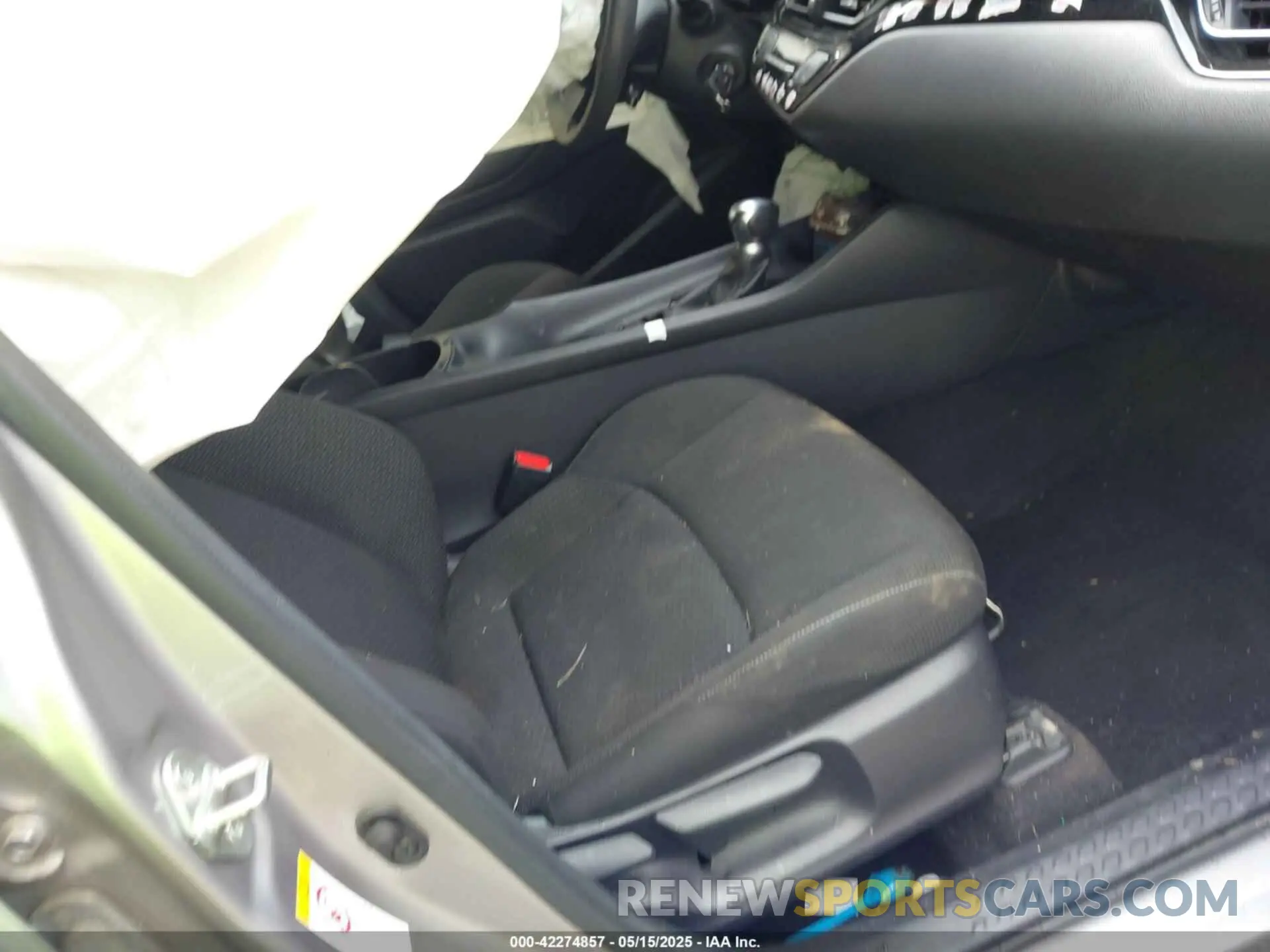 5 fotografías del automóvil dañado JTNKHMBXXK1060315 TOYOTA C-HR 2019