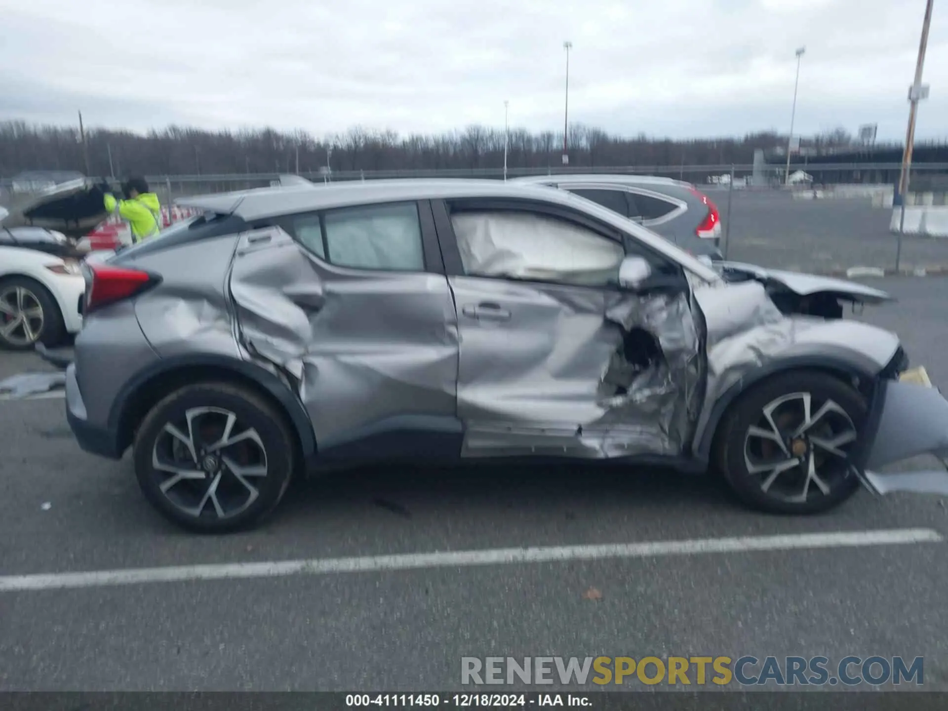 13 fotografías del automóvil dañado NMTKHMBX0KR074679 TOYOTA C-HR 2019