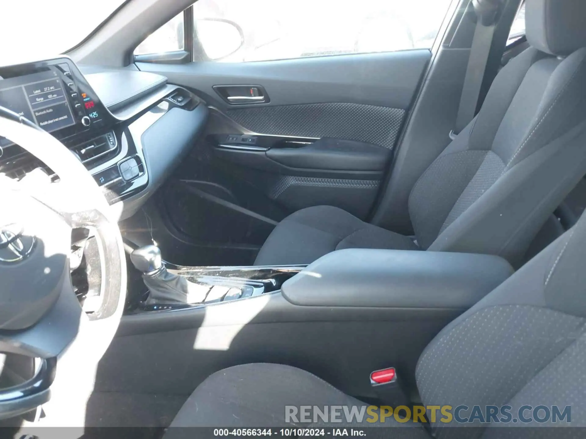 5 fotografías del automóvil dañado NMTKHMBX0KR093085 TOYOTA C-HR 2019