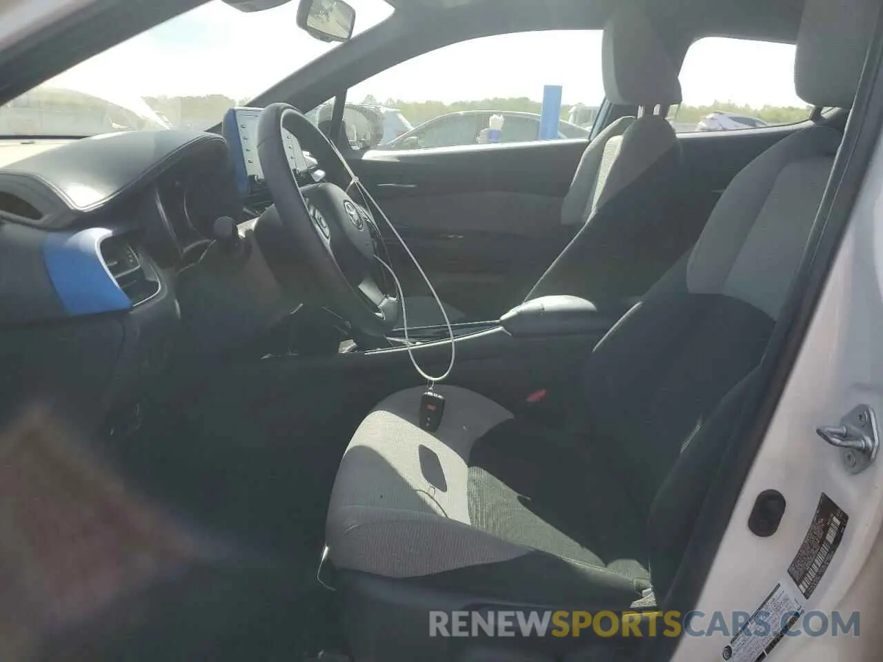 7 fotografías del automóvil dañado NMTKHMBX0KR100407 TOYOTA C-HR 2019