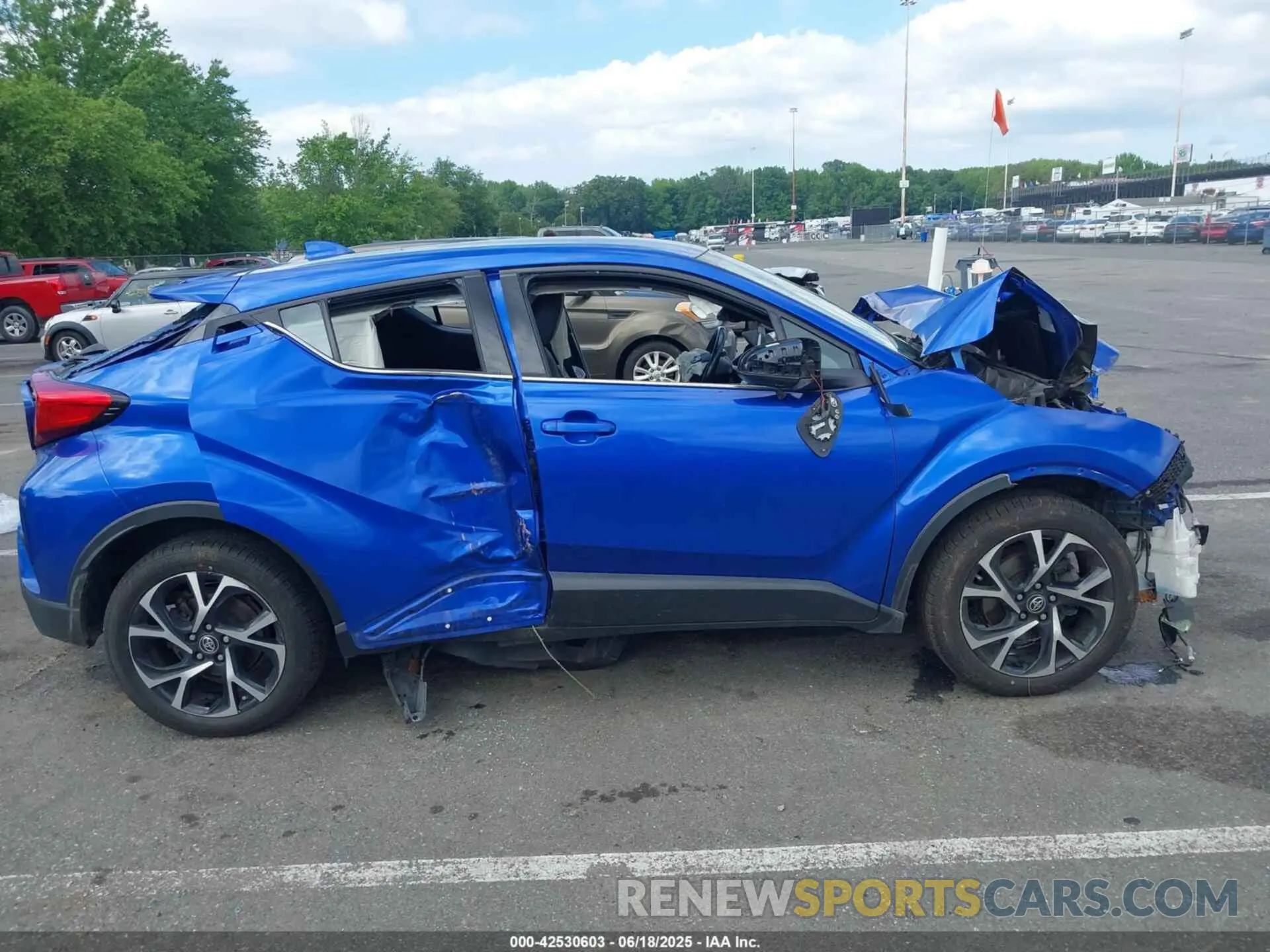 12 fotografías del automóvil dañado NMTKHMBX1KR066767 TOYOTA C-HR 2019