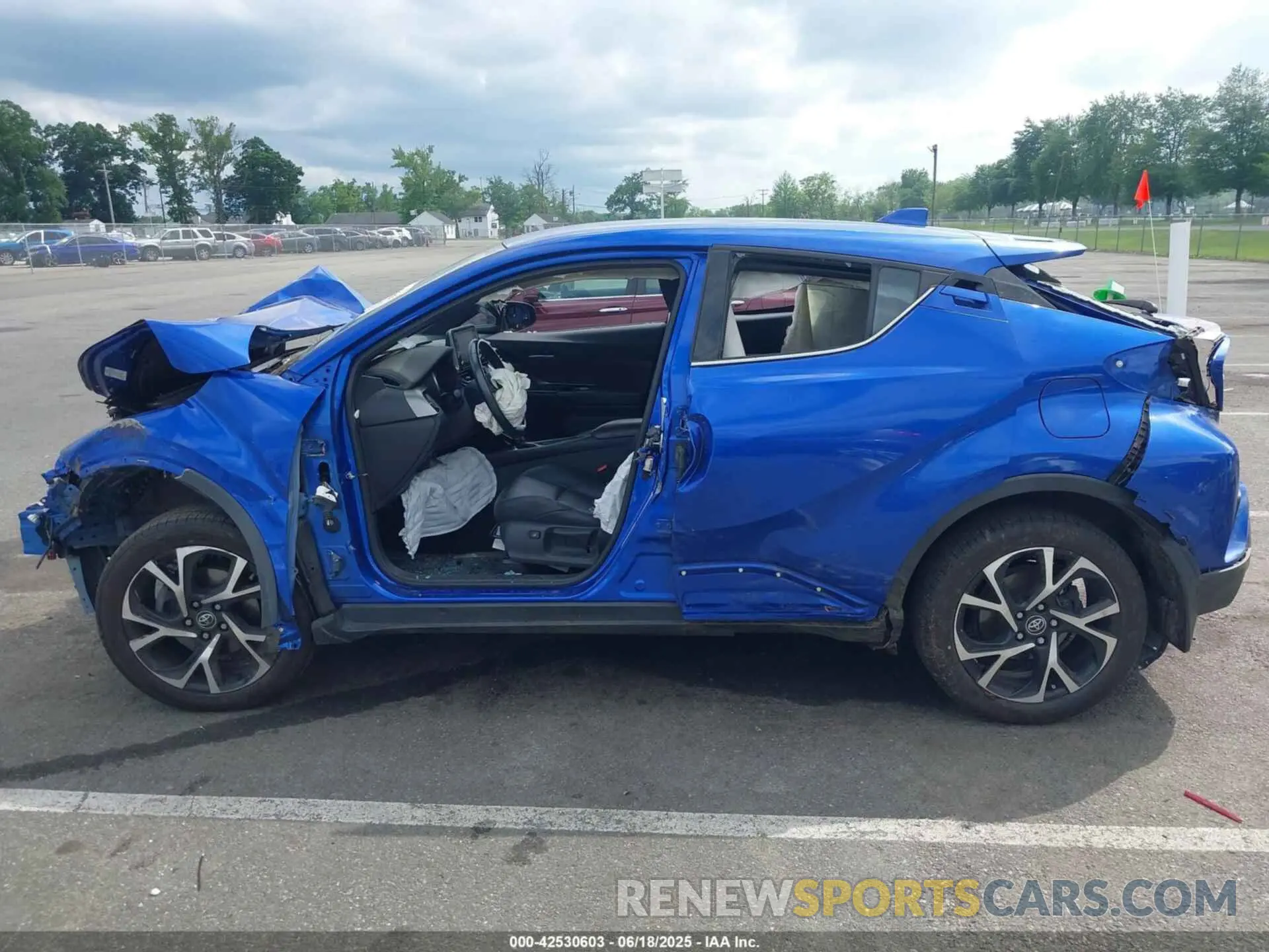 13 fotografías del automóvil dañado NMTKHMBX1KR066767 TOYOTA C-HR 2019