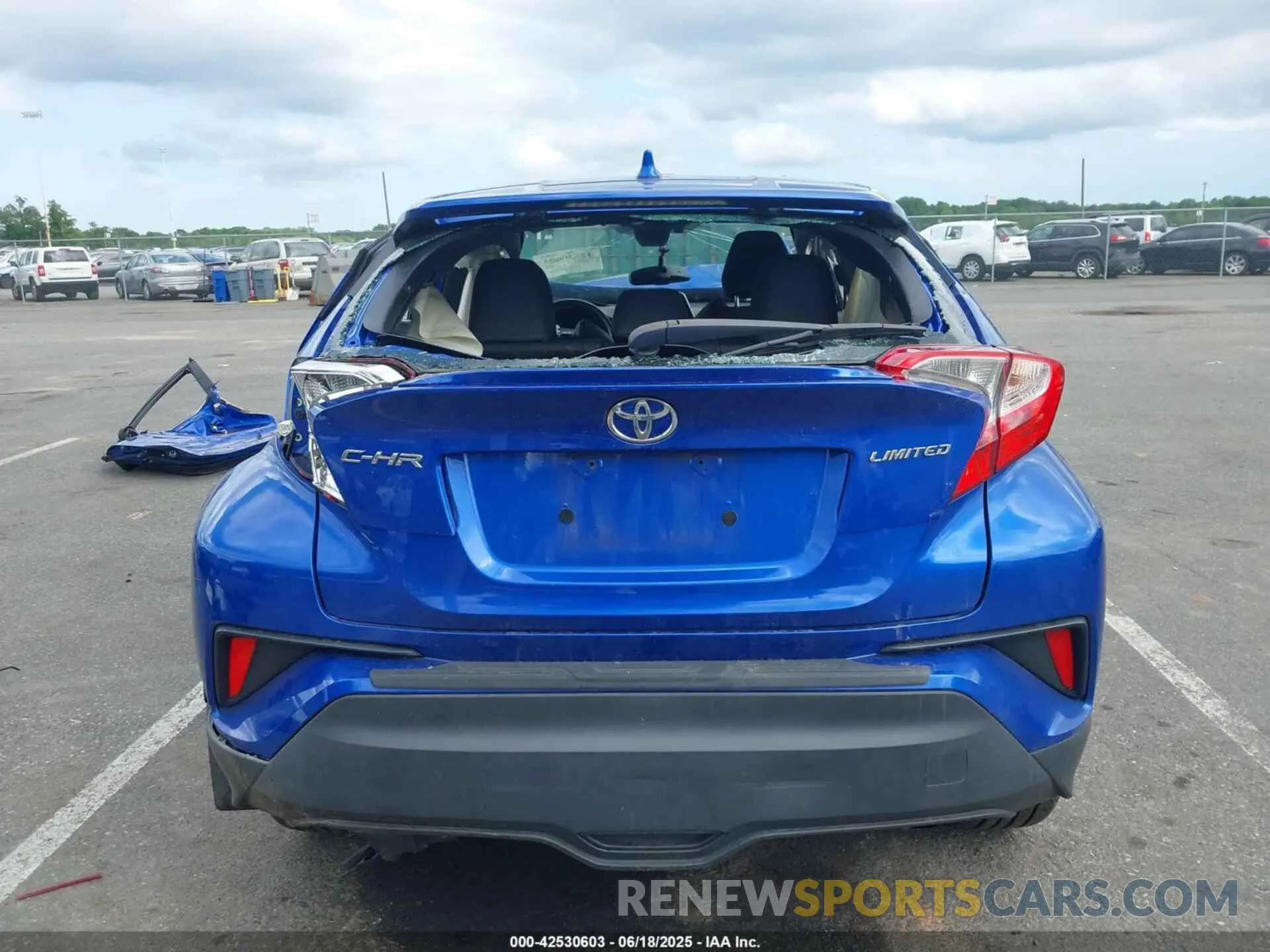15 fotografías del automóvil dañado NMTKHMBX1KR066767 TOYOTA C-HR 2019