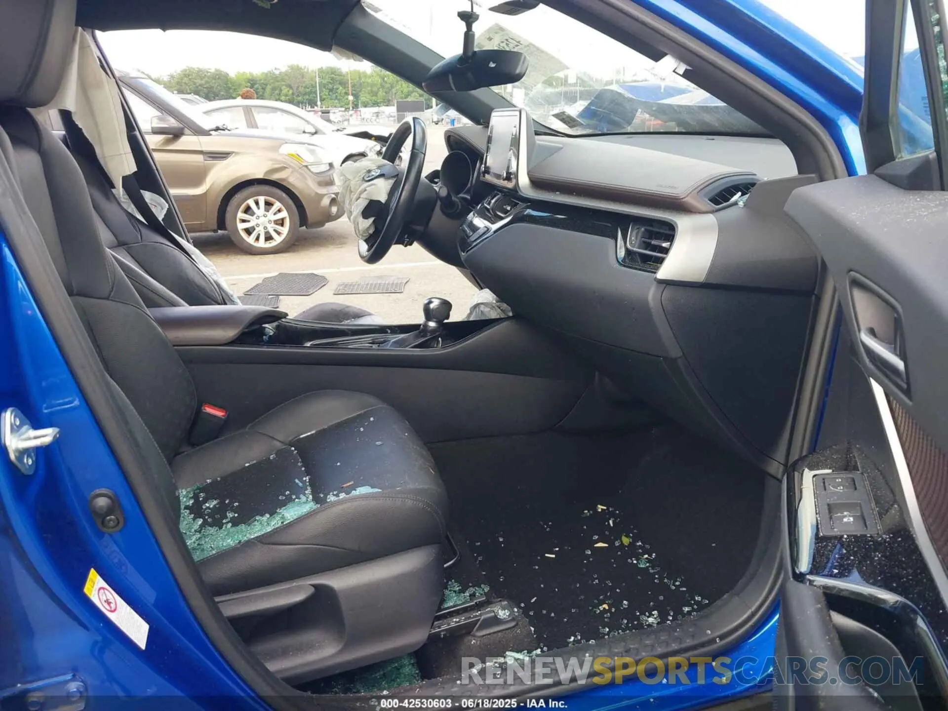 5 fotografías del automóvil dañado NMTKHMBX1KR066767 TOYOTA C-HR 2019