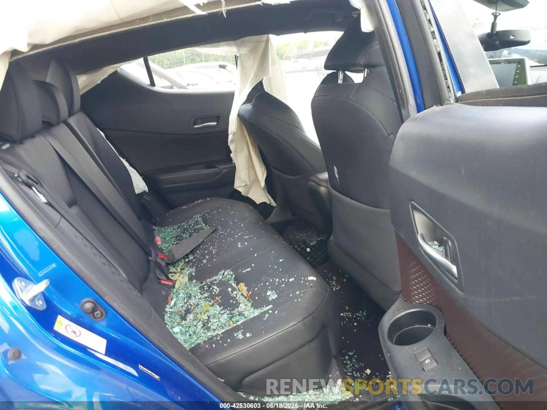 8 fotografías del automóvil dañado NMTKHMBX1KR066767 TOYOTA C-HR 2019