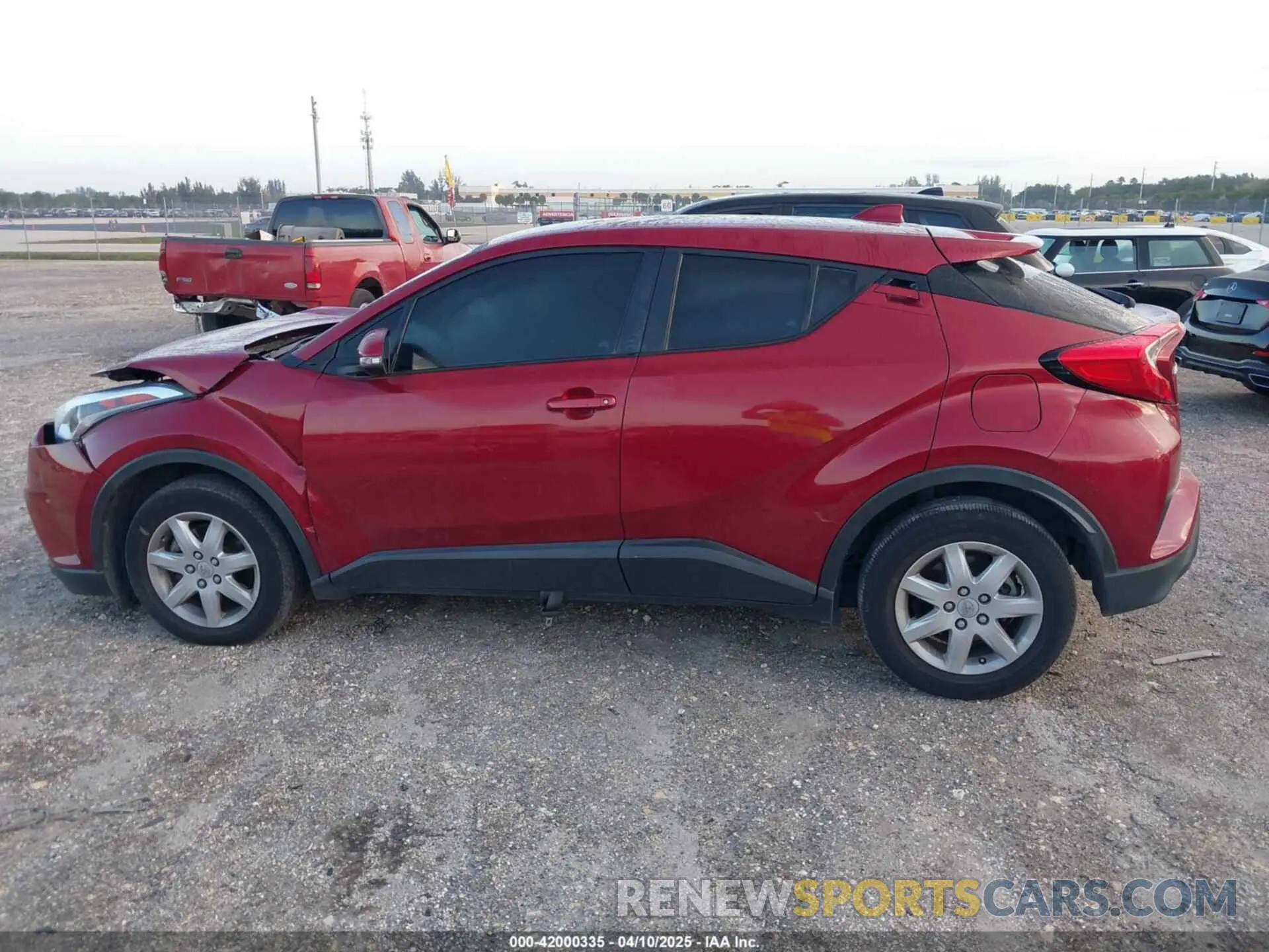 14 fotografías del automóvil dañado NMTKHMBX1KR070401 TOYOTA C-HR 2019