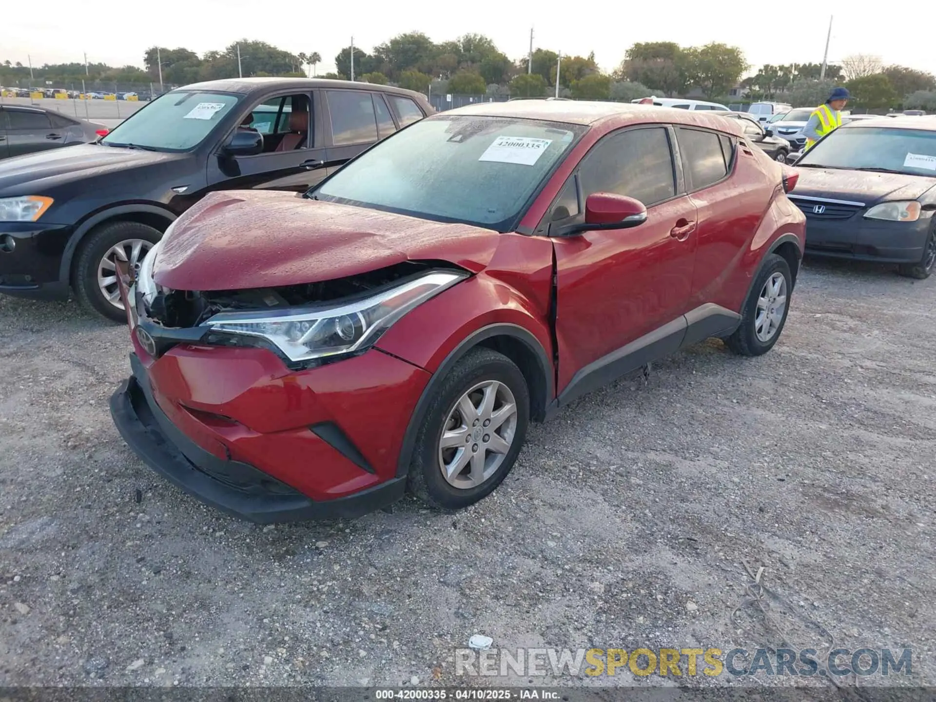 2 fotografías del automóvil dañado NMTKHMBX1KR070401 TOYOTA C-HR 2019