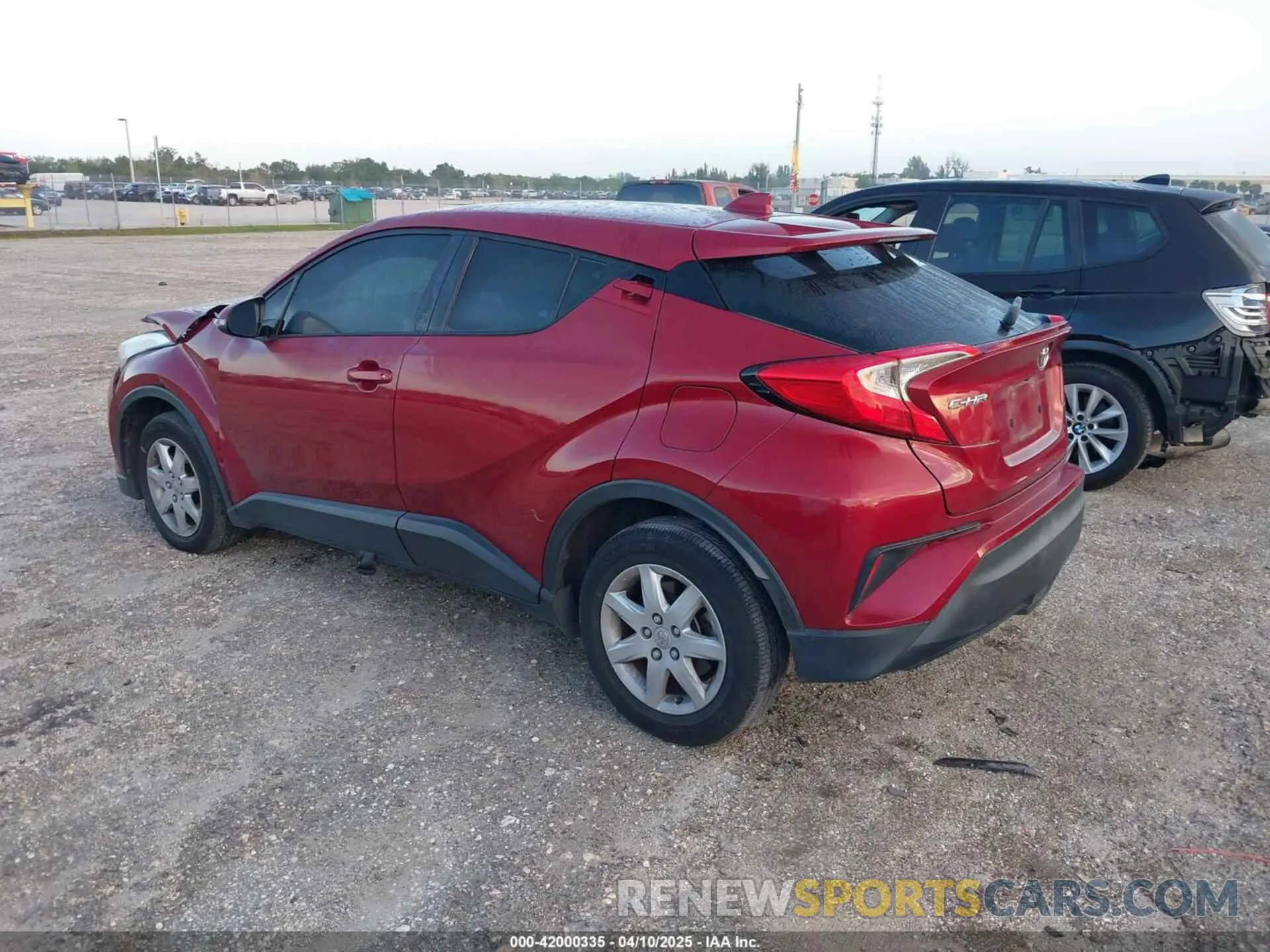 3 fotografías del automóvil dañado NMTKHMBX1KR070401 TOYOTA C-HR 2019