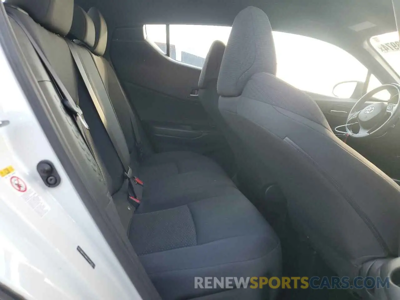 11 fotografías del automóvil dañado NMTKHMBX1KR078773 TOYOTA C-HR 2019