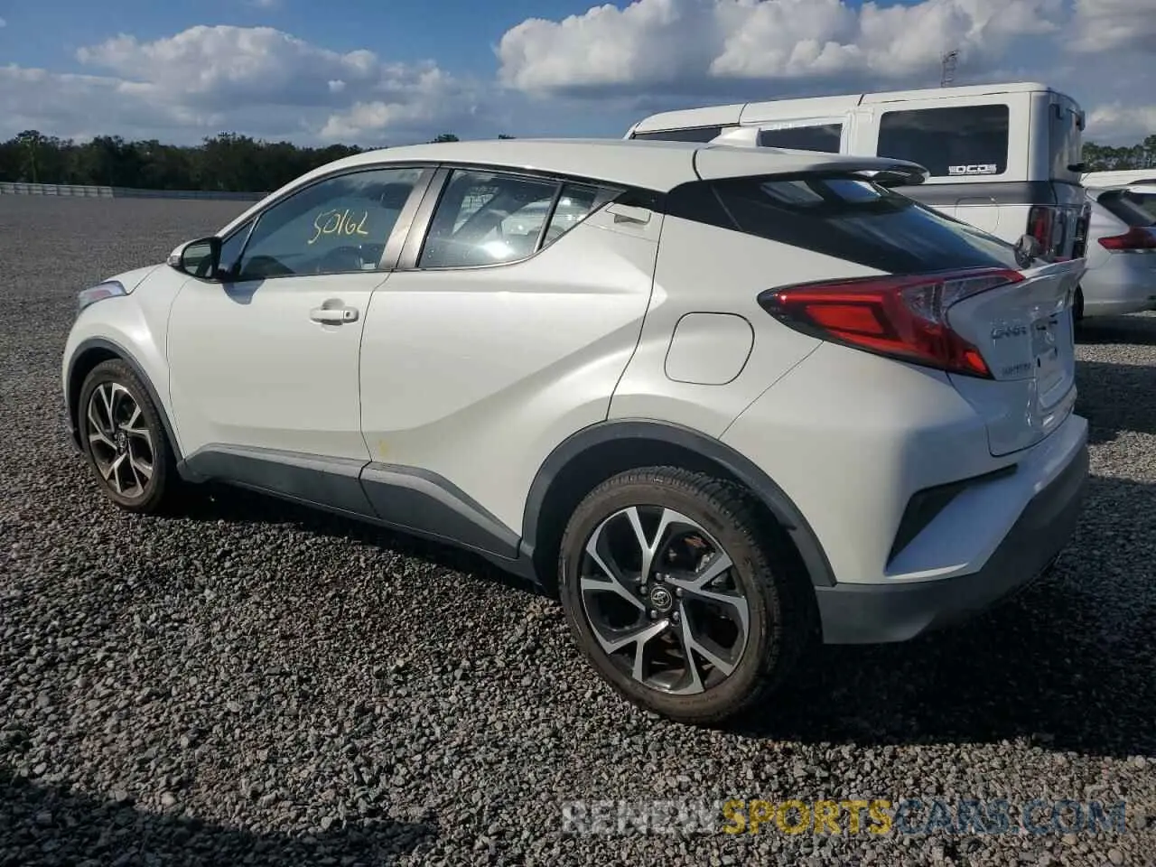2 fotografías del automóvil dañado NMTKHMBX1KR078773 TOYOTA C-HR 2019