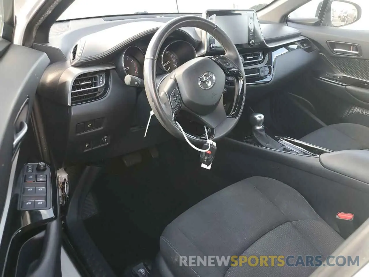 8 fotografías del automóvil dañado NMTKHMBX1KR078773 TOYOTA C-HR 2019
