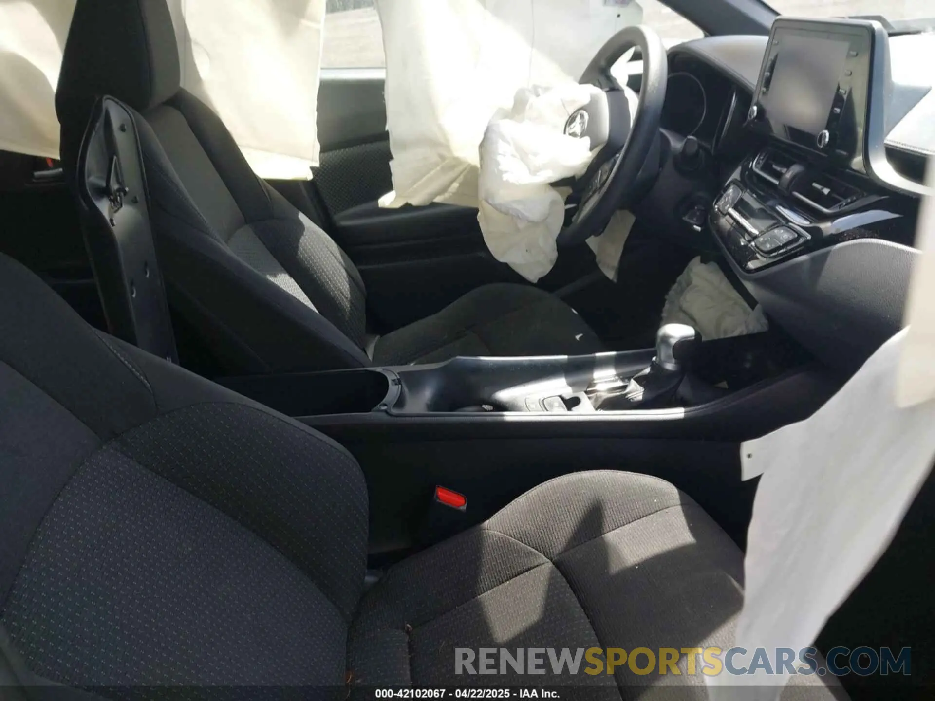 5 fotografías del automóvil dañado NMTKHMBX1KR090955 TOYOTA C-HR 2019