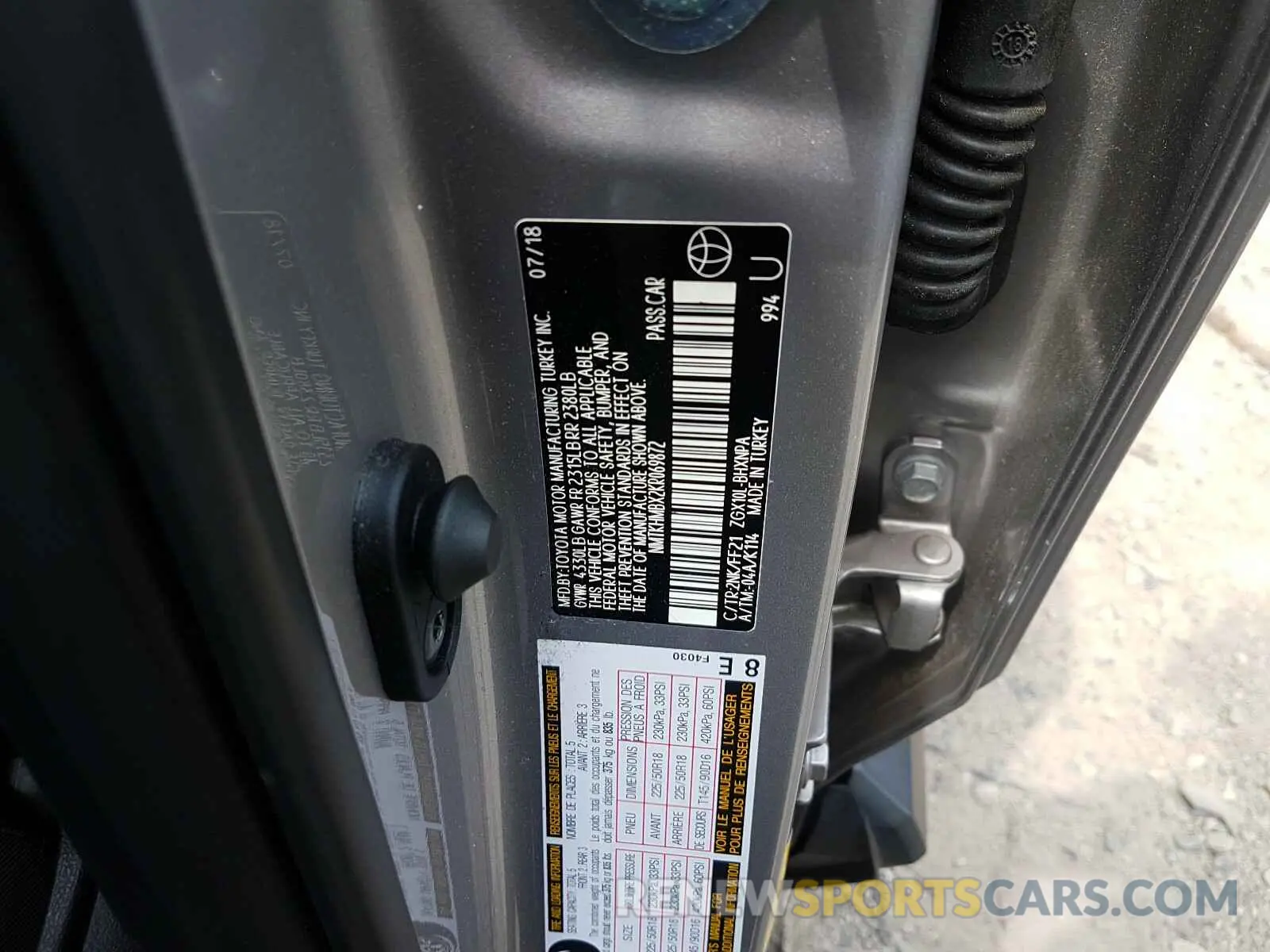 10 fotografías del automóvil dañado NMTKHMBX2KR069872 TOYOTA C-HR 2019