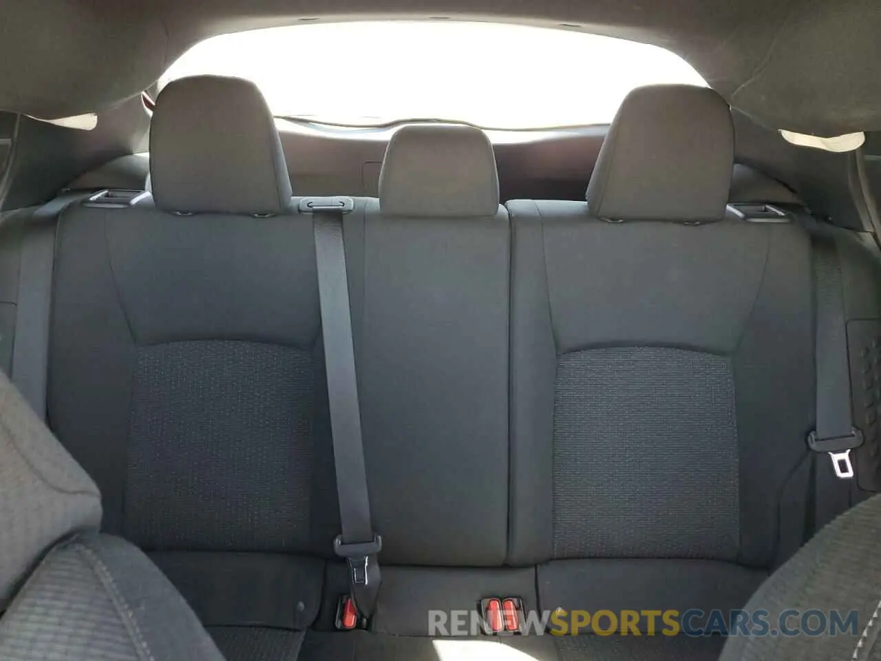 10 fotografías del automóvil dañado NMTKHMBX2KR082945 TOYOTA C-HR 2019