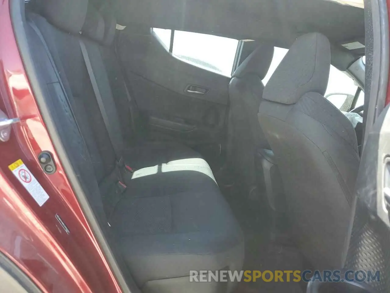 11 fotografías del automóvil dañado NMTKHMBX2KR082945 TOYOTA C-HR 2019