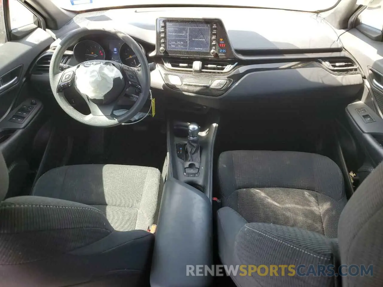 8 fotografías del automóvil dañado NMTKHMBX2KR082945 TOYOTA C-HR 2019