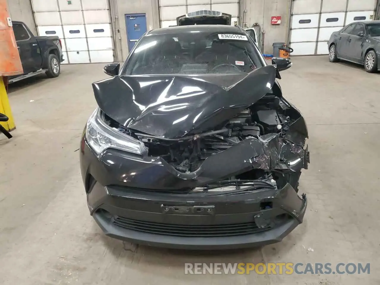 5 fotografías del automóvil dañado NMTKHMBX2KR083836 TOYOTA C-HR 2019