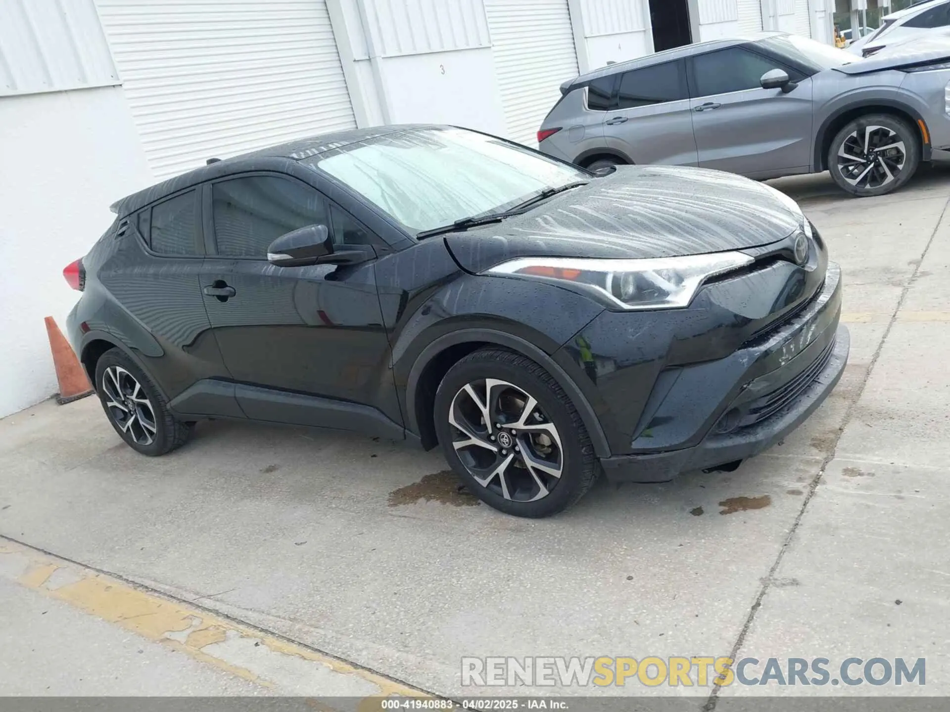 13 fotografías del automóvil dañado NMTKHMBX2KR094898 TOYOTA C-HR 2019