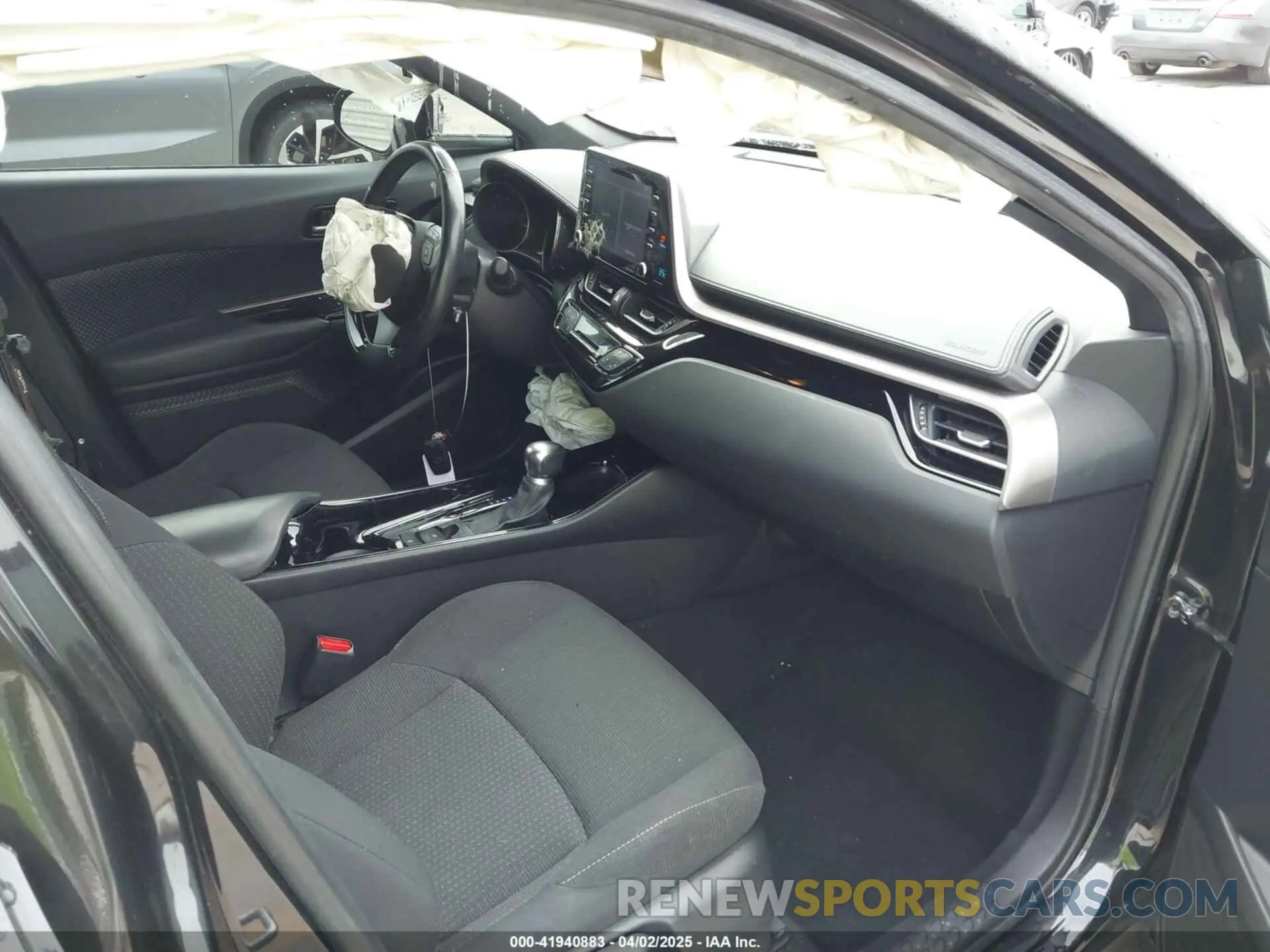 5 fotografías del automóvil dañado NMTKHMBX2KR094898 TOYOTA C-HR 2019