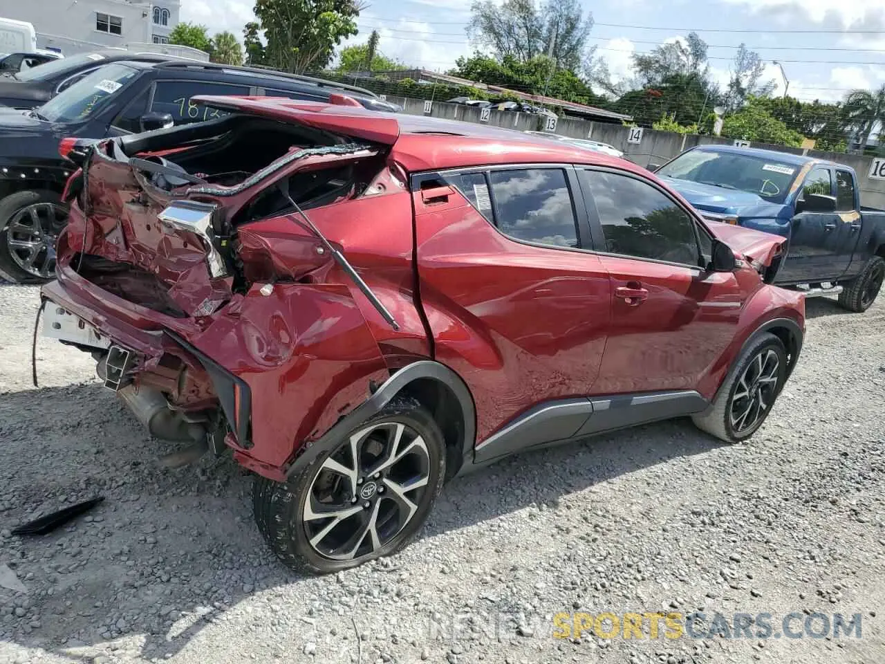 3 fotografías del automóvil dañado NMTKHMBX2KR099101 TOYOTA C-HR 2019