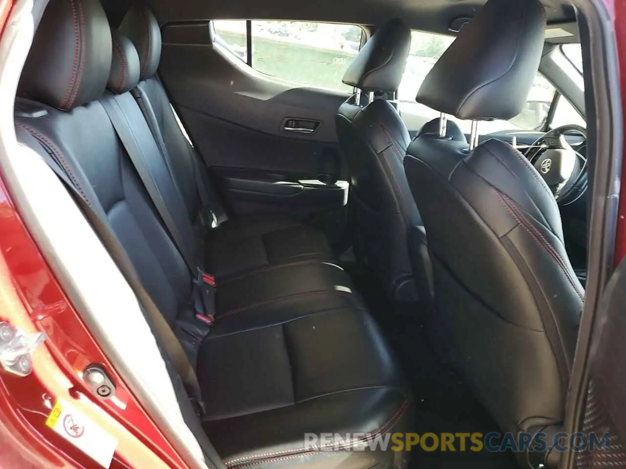 10 fotografías del automóvil dañado NMTKHMBX3KR081500 TOYOTA C-HR 2019