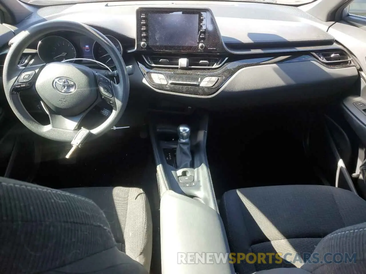 8 fotografías del automóvil dañado NMTKHMBX3KR098328 TOYOTA C-HR 2019
