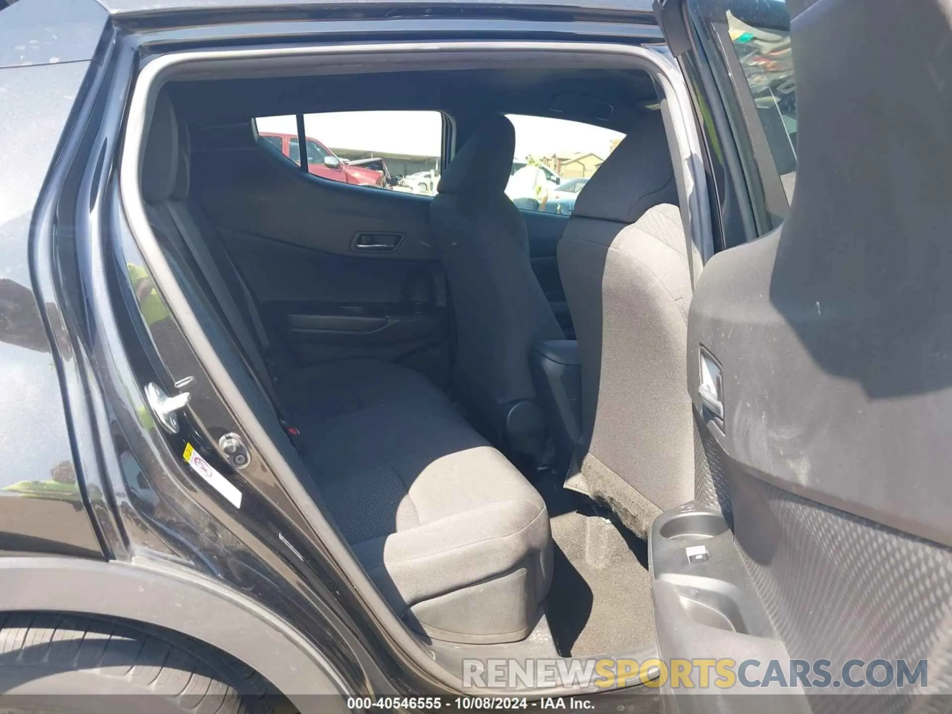 8 fotografías del automóvil dañado NMTKHMBX4KR079397 TOYOTA C-HR 2019