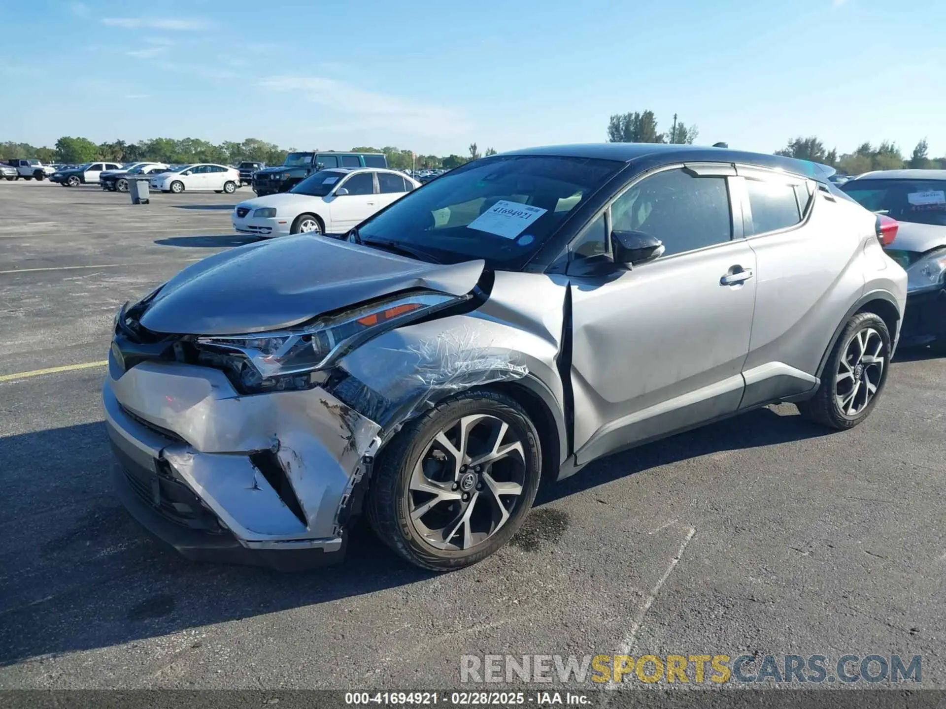 2 fotografías del automóvil dañado NMTKHMBX4KR082574 TOYOTA C-HR 2019