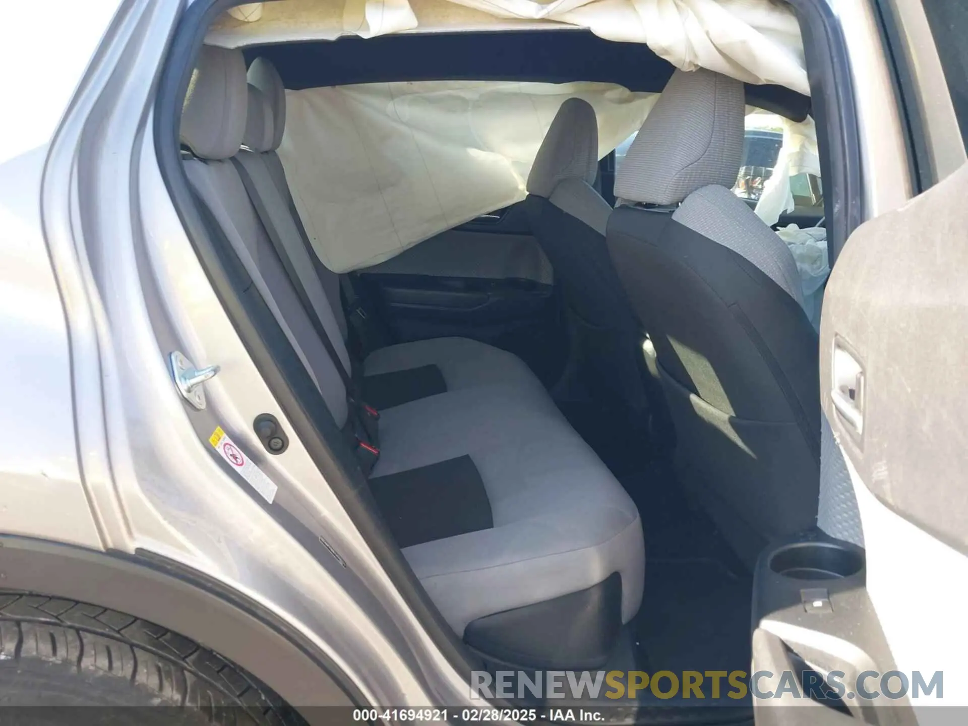 8 fotografías del automóvil dañado NMTKHMBX4KR082574 TOYOTA C-HR 2019
