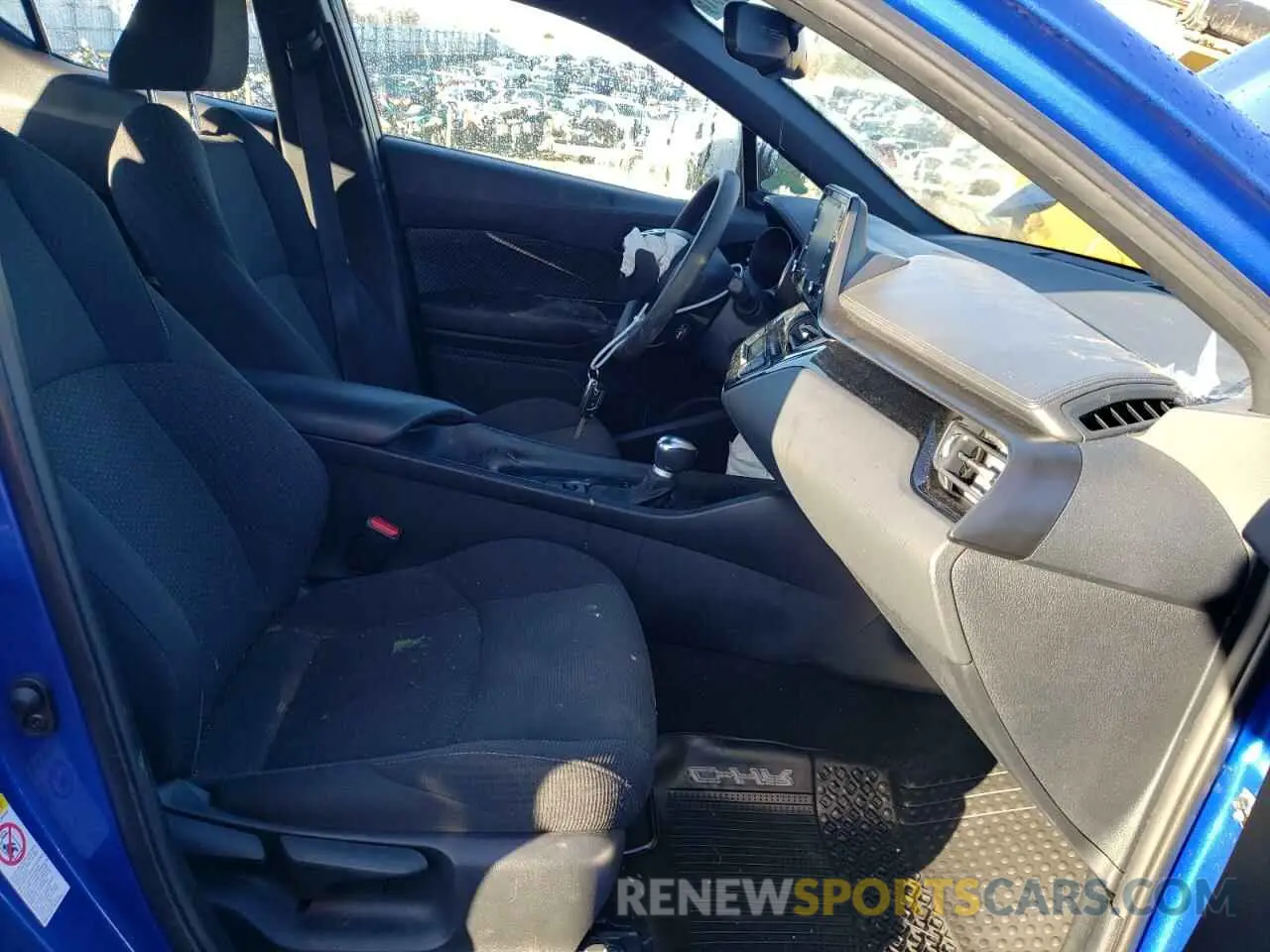 5 fotografías del automóvil dañado NMTKHMBX4KR082722 TOYOTA C-HR 2019