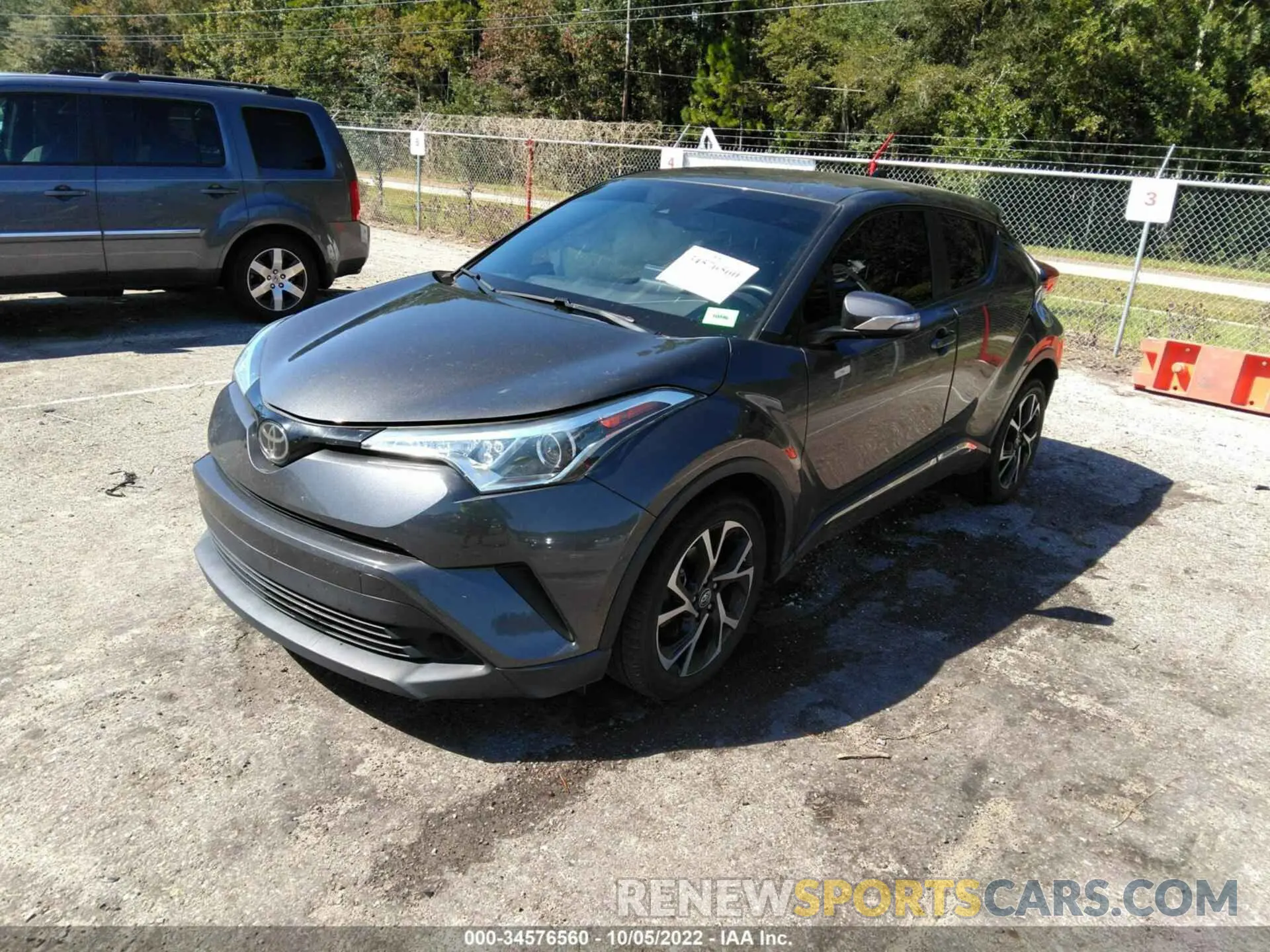 2 fotografías del automóvil dañado NMTKHMBX4KR091758 TOYOTA C-HR 2019