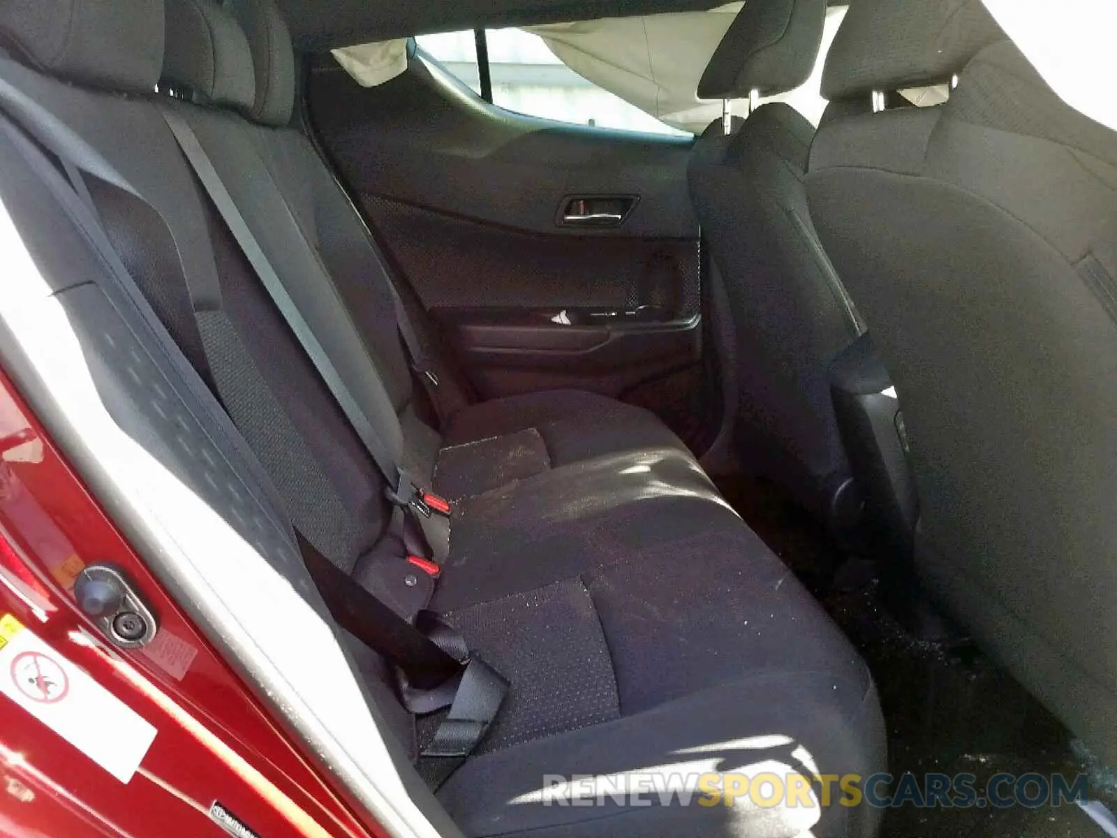 6 fotografías del automóvil dañado NMTKHMBX4KR092232 TOYOTA C-HR 2019