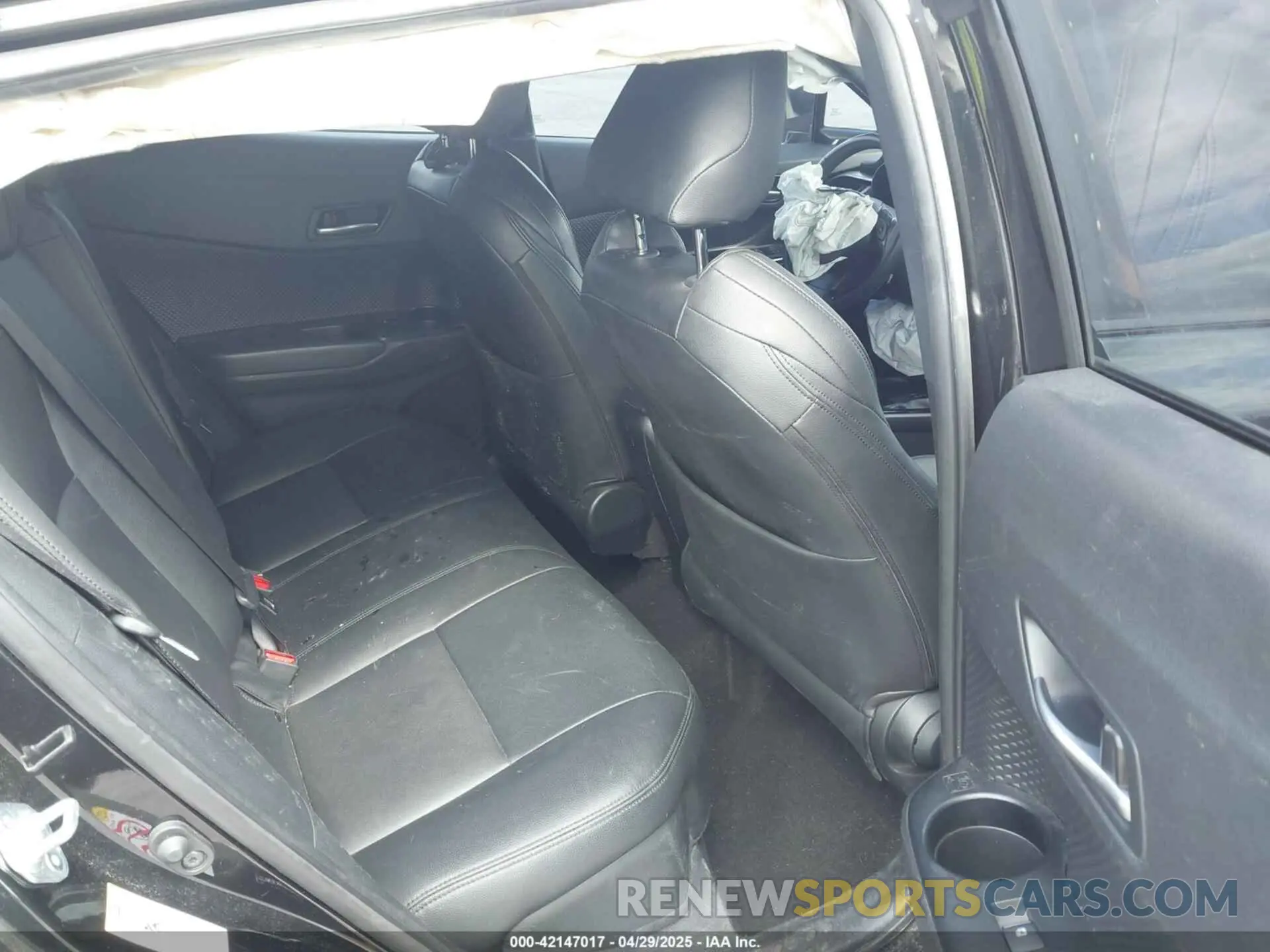8 fotografías del automóvil dañado NMTKHMBX4KR096569 TOYOTA C-HR 2019